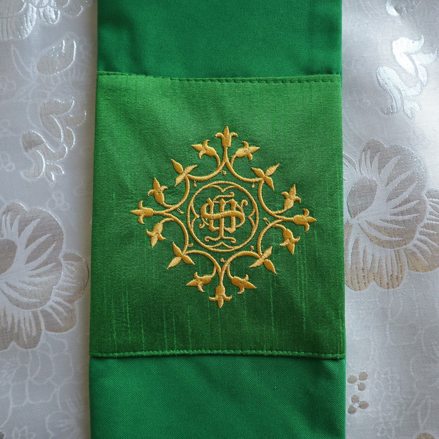 HOLY SPIRIT - CHALICE - Deacon Stole