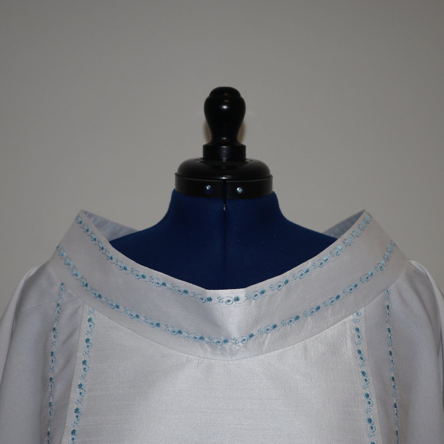 Our Lady of Fatima - Dalmatic + Stole Set.
