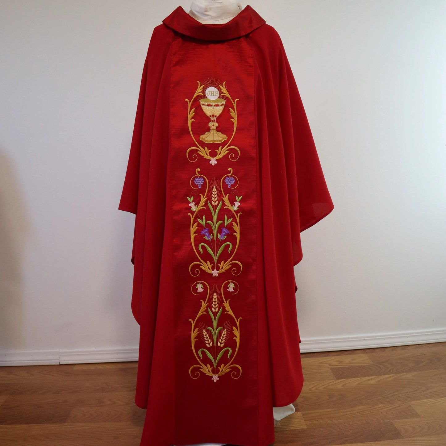 CHALIS - HOLY SPIRIT - Chasuble + Stole Set