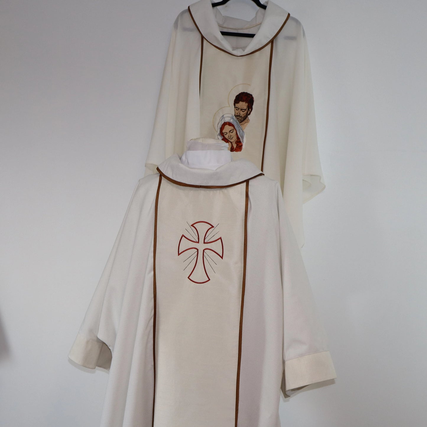 HOLY FAMILY - Dalmatic + Stole + Travel Stole Set.