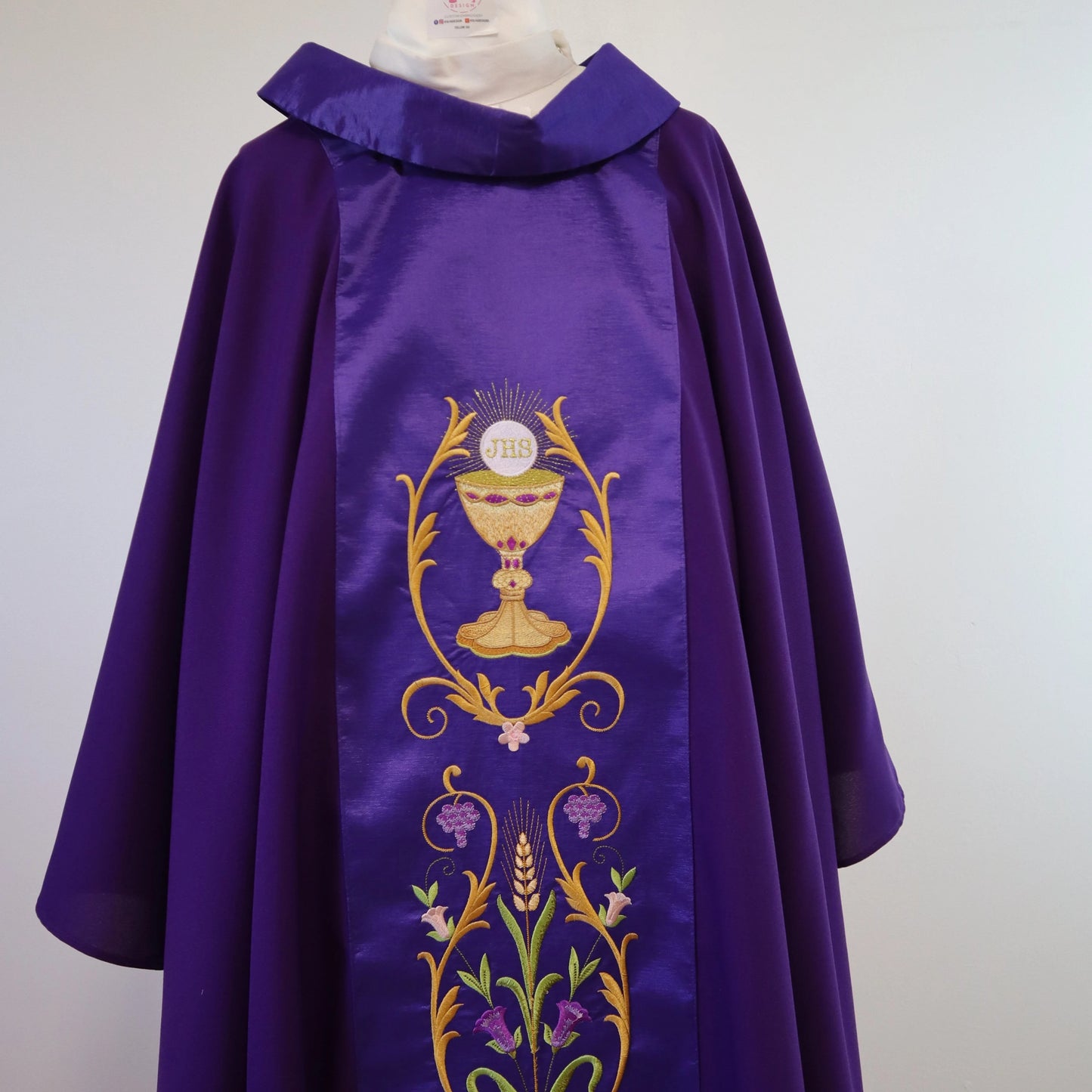 CHALIS - HOLY SPIRIT - Chasuble + Stole Set