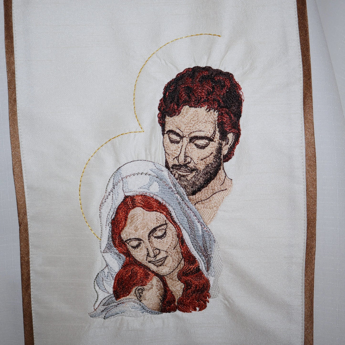 HOLY FAMILY - Dalmatic + Stole + Travel Stole Set.
