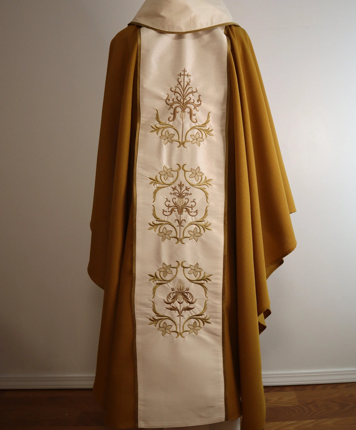 CROSS - MOSAIC - Chasuble + Stole Set