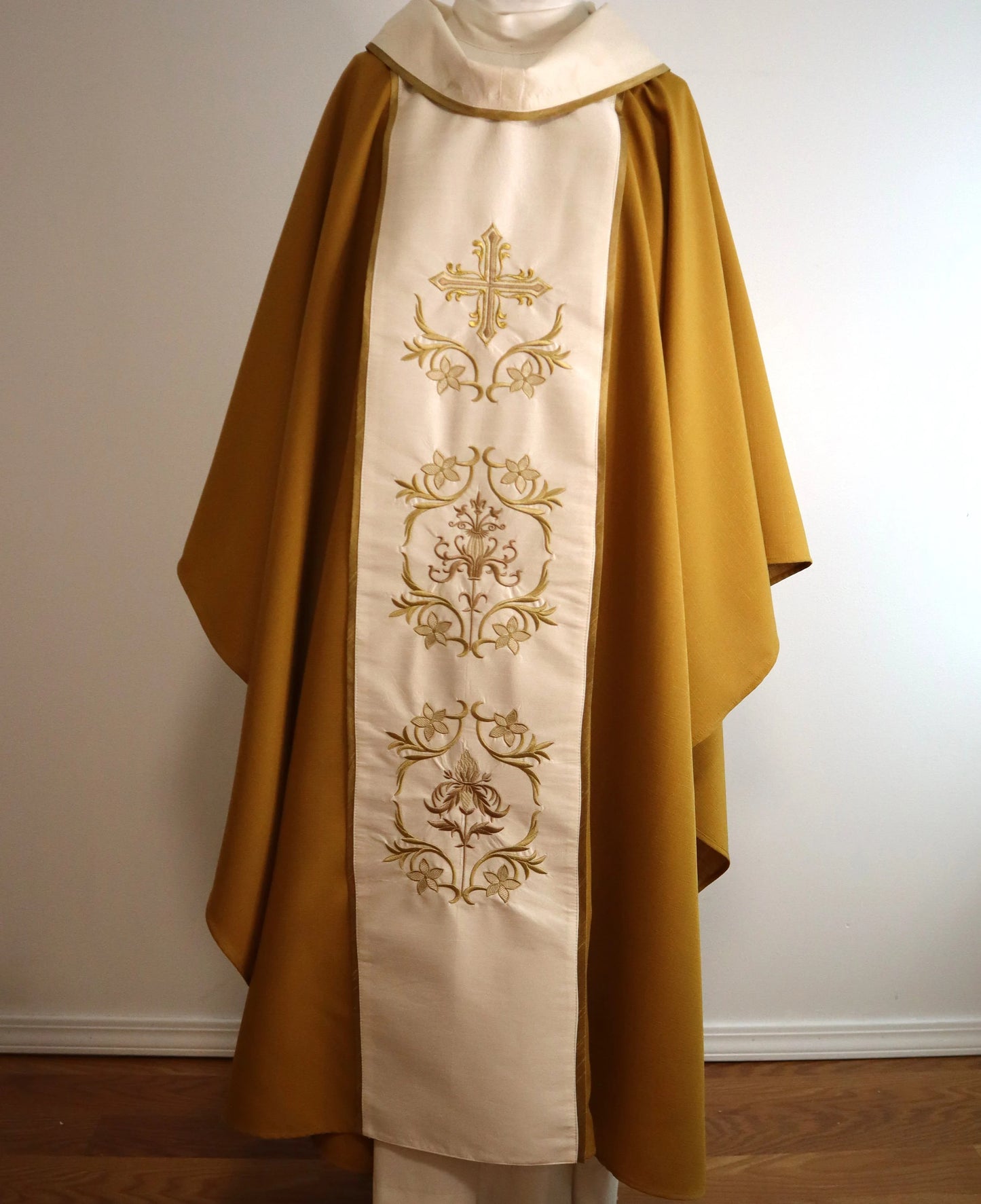 CROSS - MOSAIC - Chasuble + Stole Set
