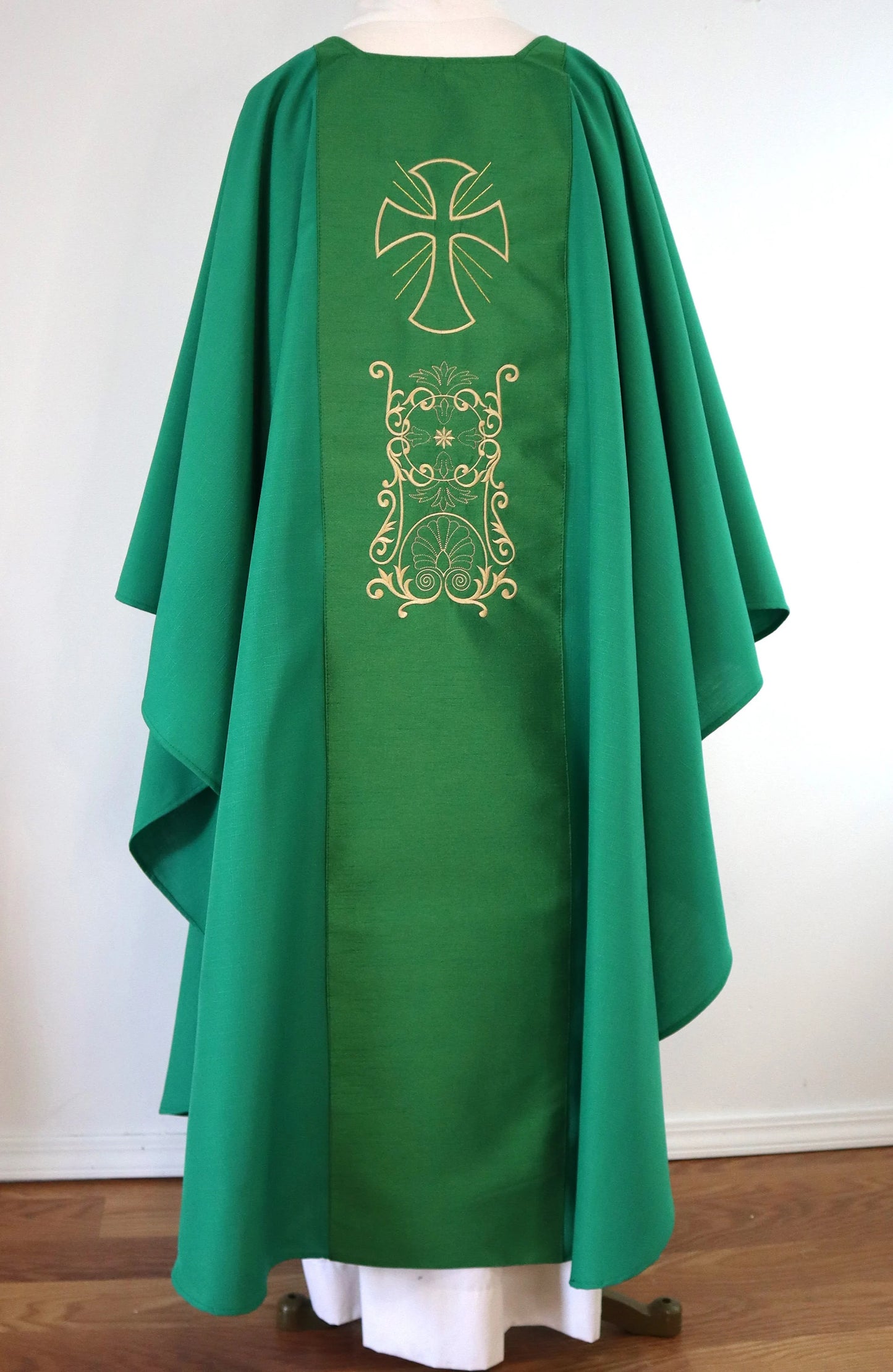 JHS Chalice with vines - Chasuble and stole set