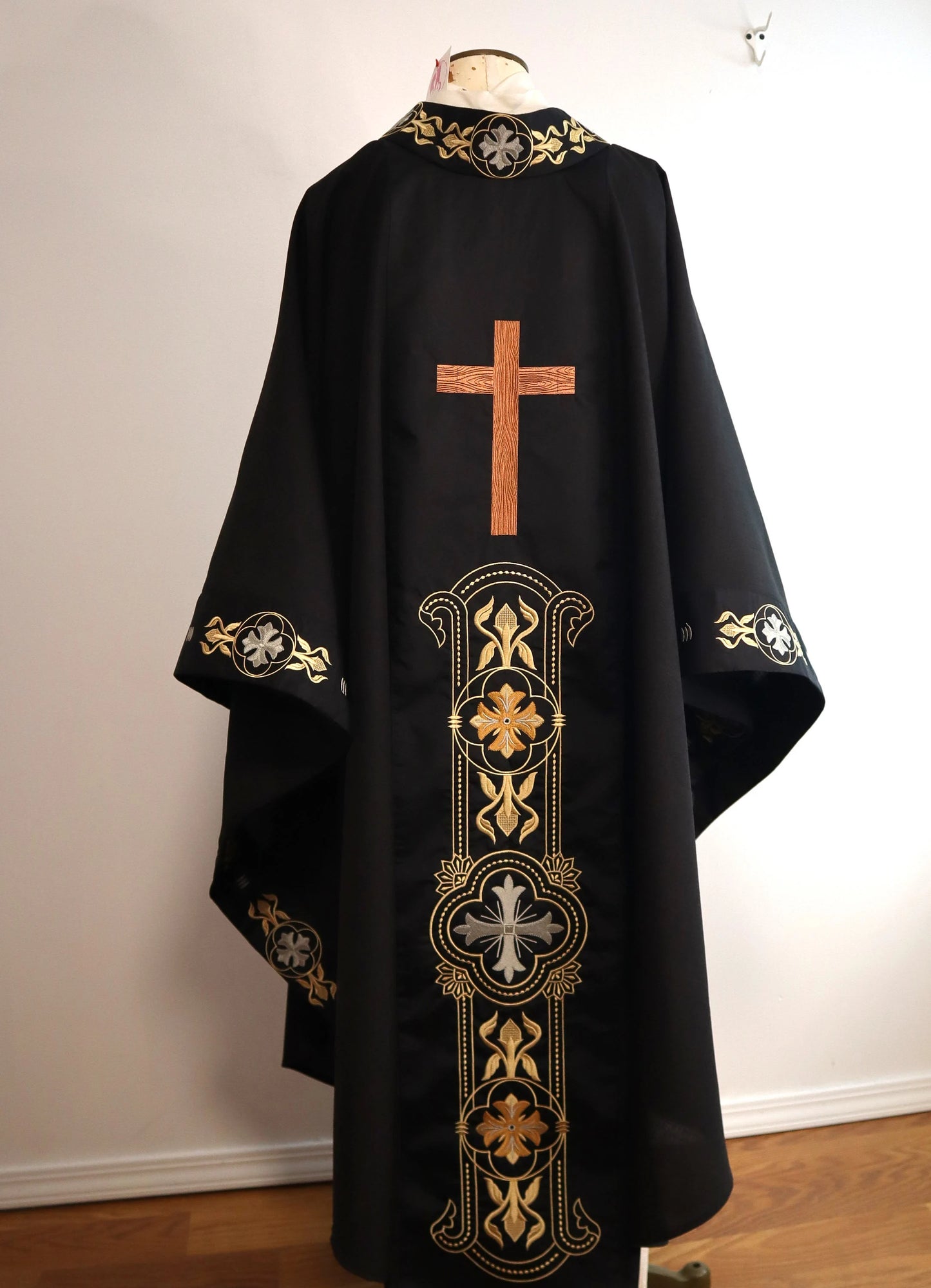 Blessed Virgin Mary cradling the mortal body of Jesus Christ - Chasuble + Stole Set.