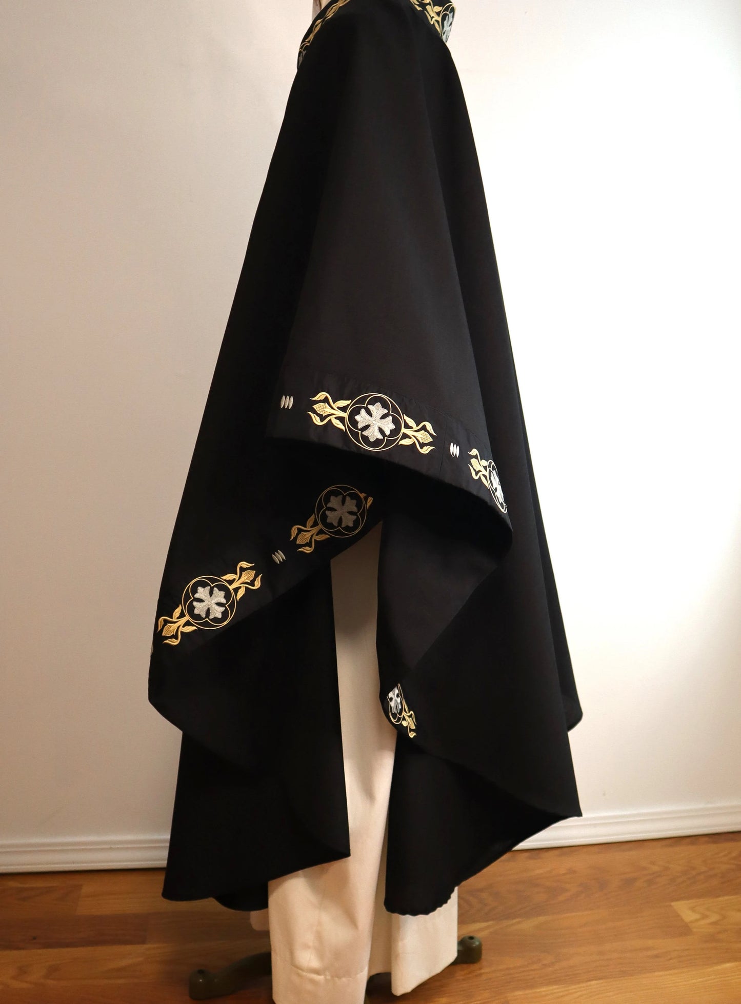 Blessed Virgin Mary cradling the mortal body of Jesus Christ - Chasuble + Stole Set.