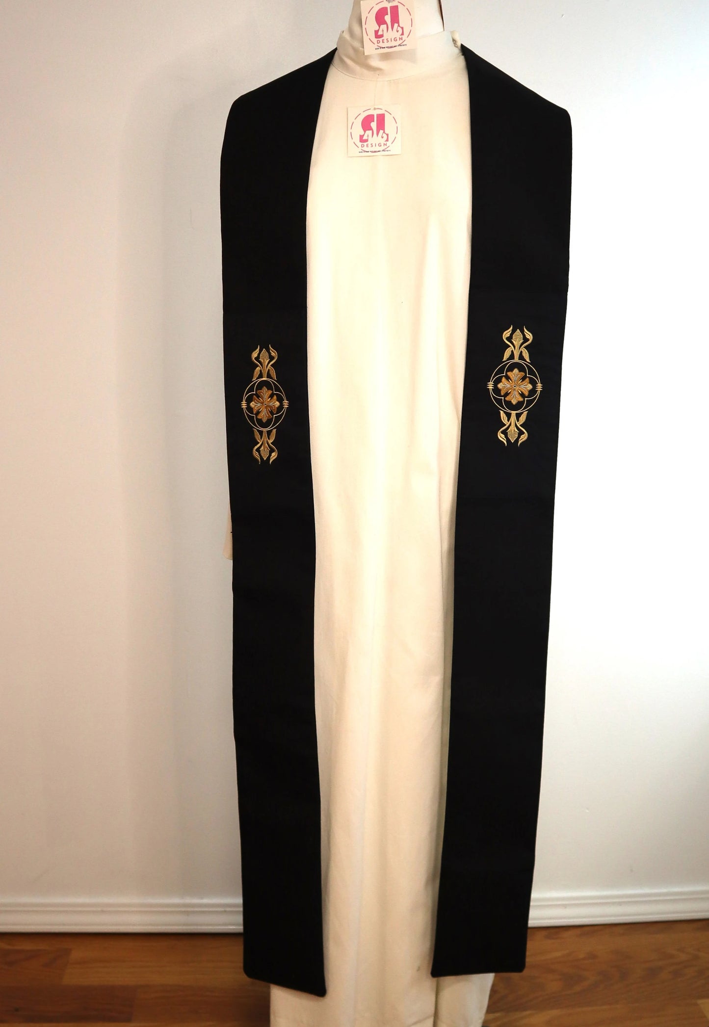 Blessed Virgin Mary cradling the mortal body of Jesus Christ - Chasuble + Stole Set.