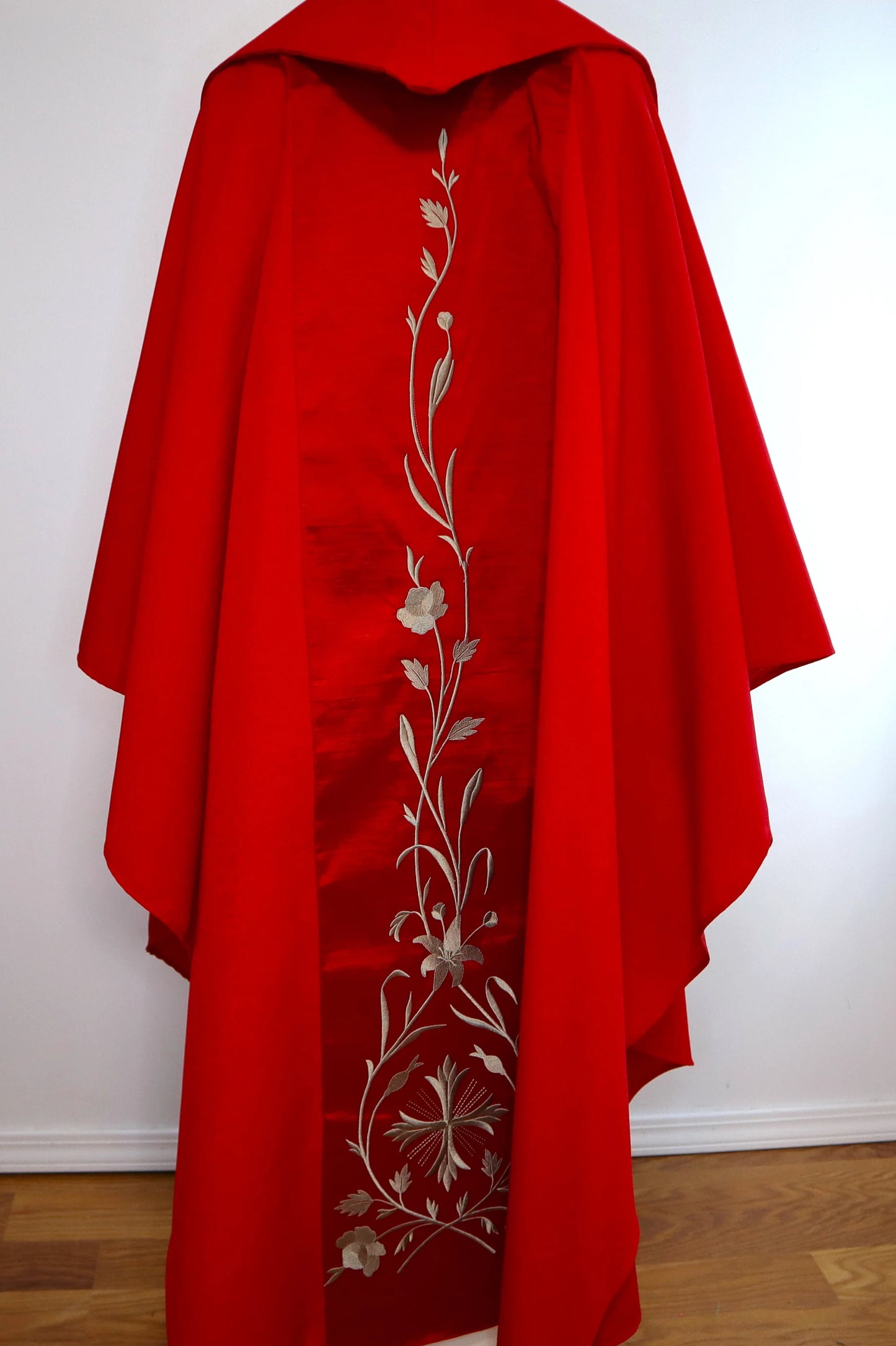 CROSS - ROSE BROCADE - Chasuble + Stole Set