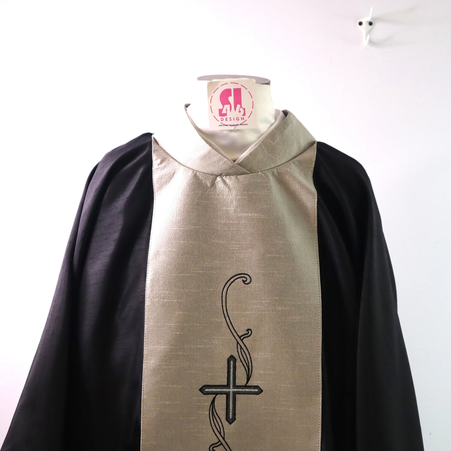CROSS VINES - Dalmatic + Travel Stole Set