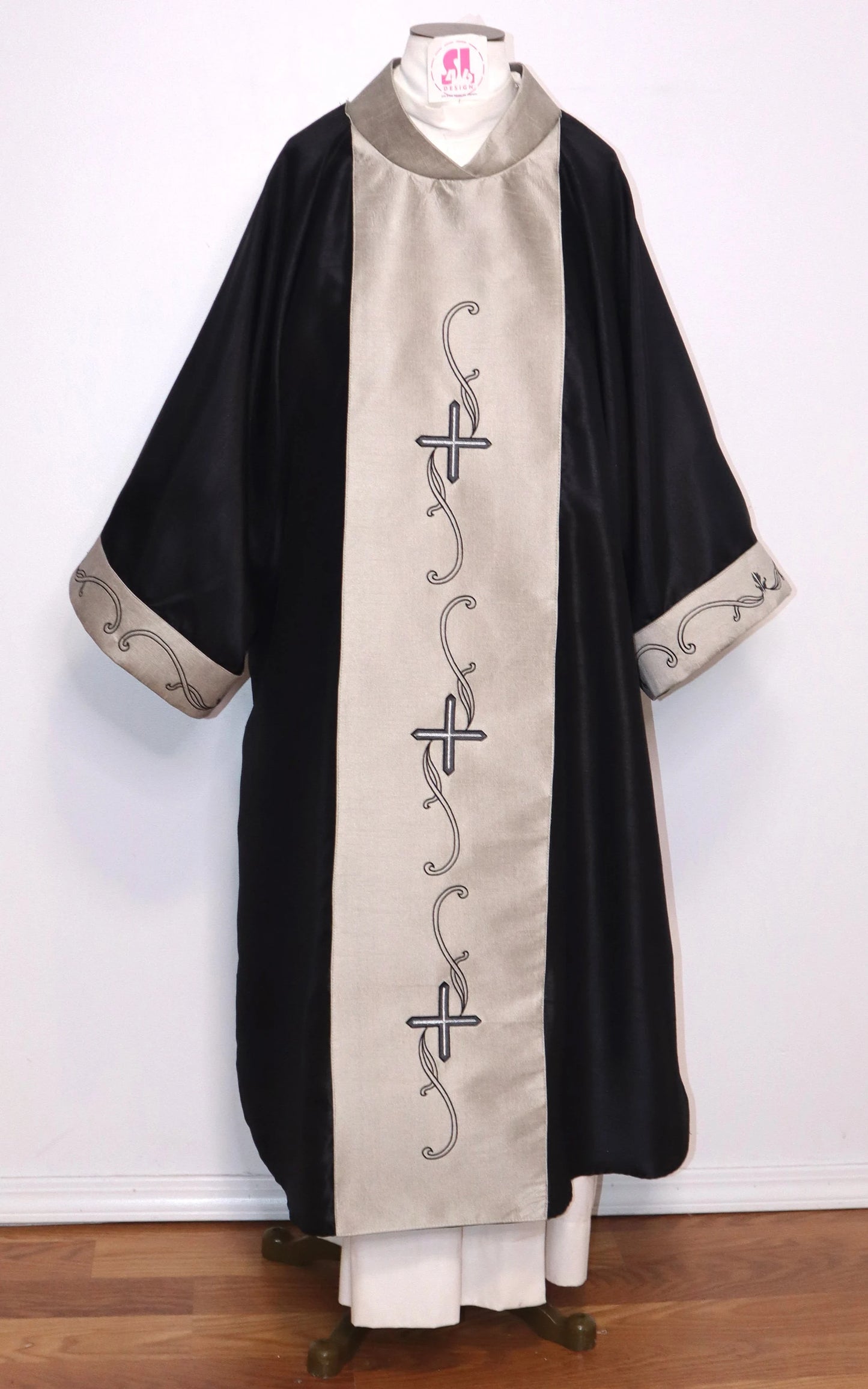 CROSS VINES - Dalmatic + Travel Stole Set