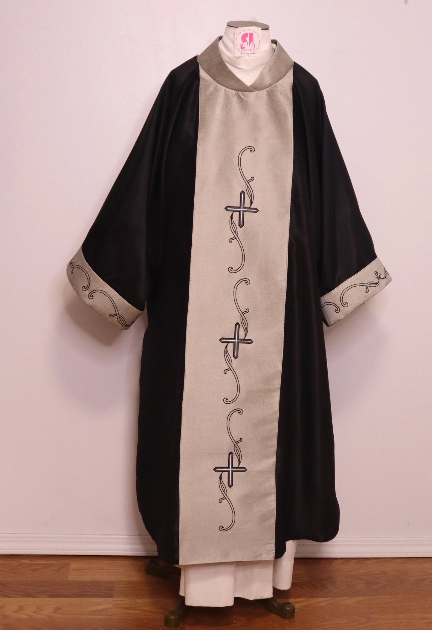 CROSS VINES - Dalmatic + Travel Stole Set