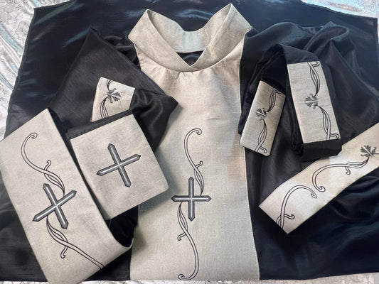 CROSS VINES - Dalmatic + Travel Stole Set