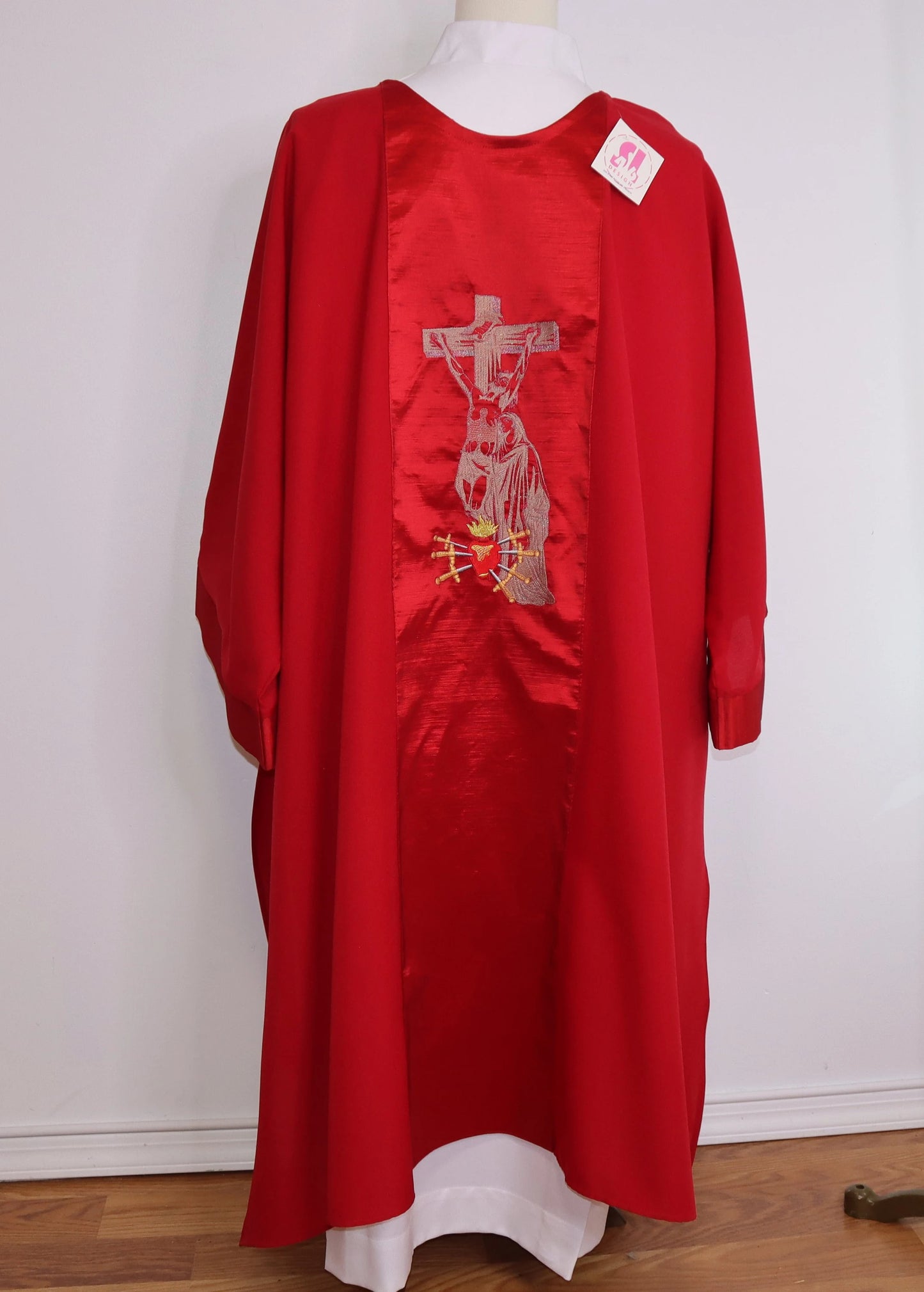 Blessed Virgin Mary cradling the mortal body of Jesus Christ - Dalmatic + Stole Set.