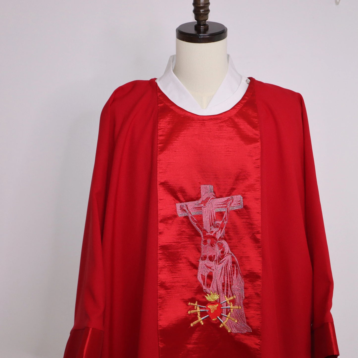Blessed Virgin Mary cradling the mortal body of Jesus Christ - Dalmatic + Stole Set.