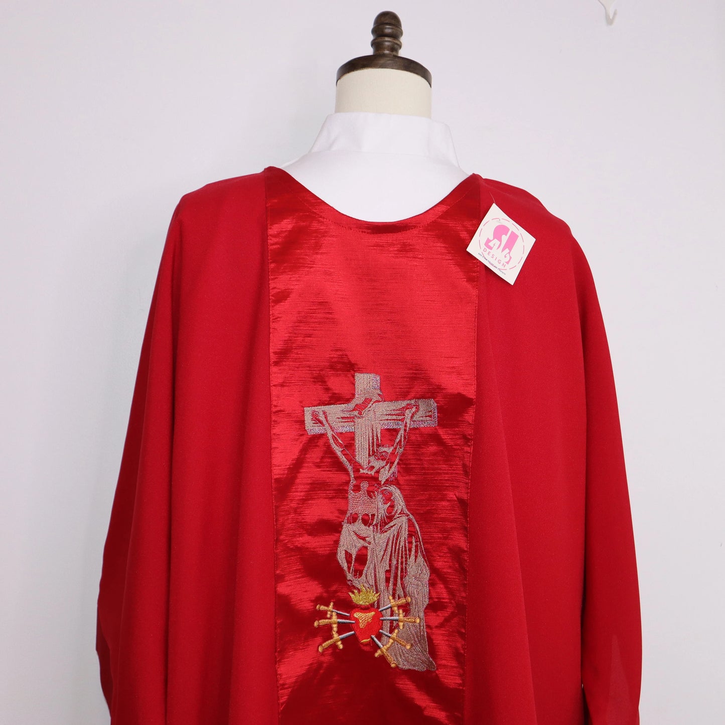 Blessed Virgin Mary cradling the mortal body of Jesus Christ - Dalmatic + Stole Set.