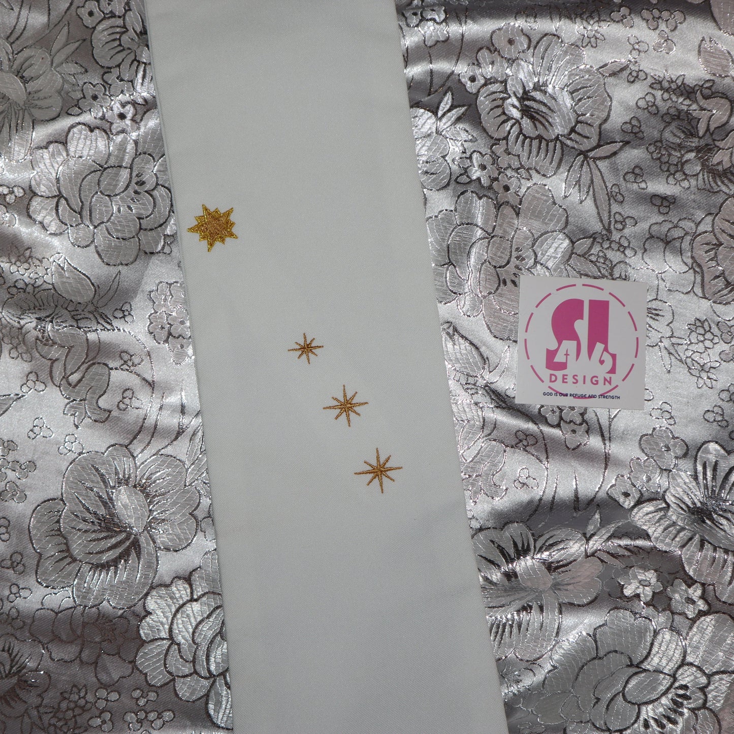 Baby Jesus in Manger - Nativity - CHASUBLE + STOLE