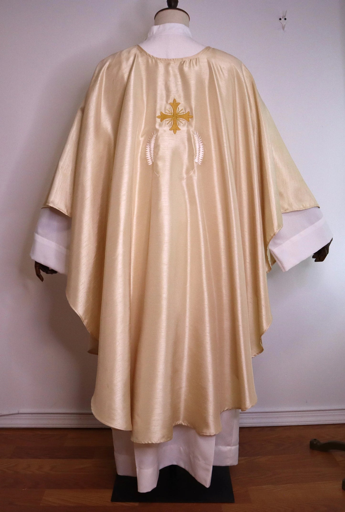 JHS CHALICE - Chasuble and Stole