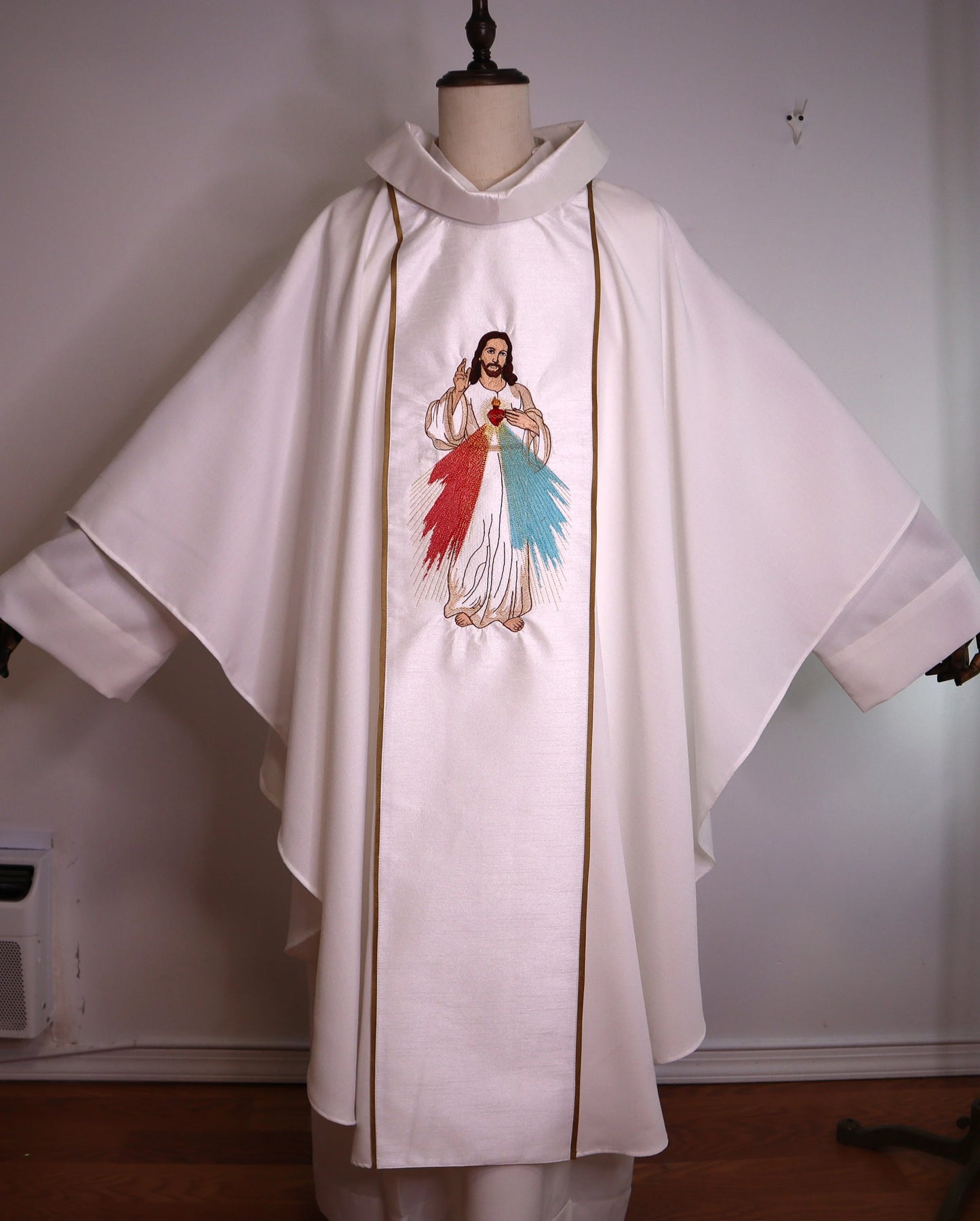 Our Lord of Mercy - Chasuble + Stole Set