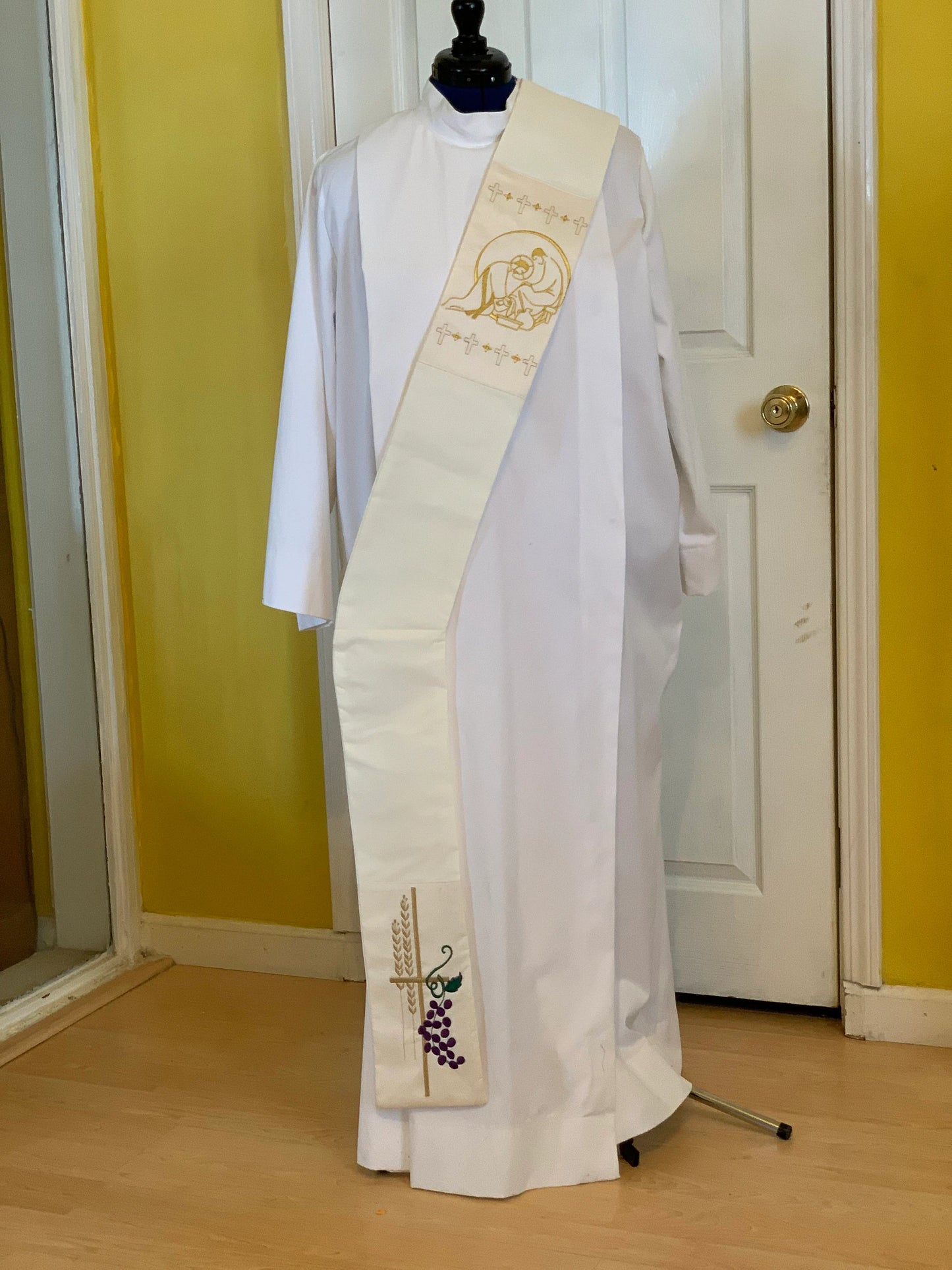 MAUNDY: Feet Washing - Deacon stole