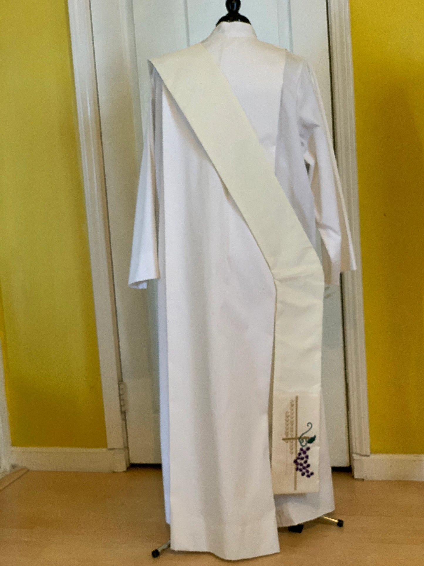 MAUNDY: Feet Washing - Deacon stole