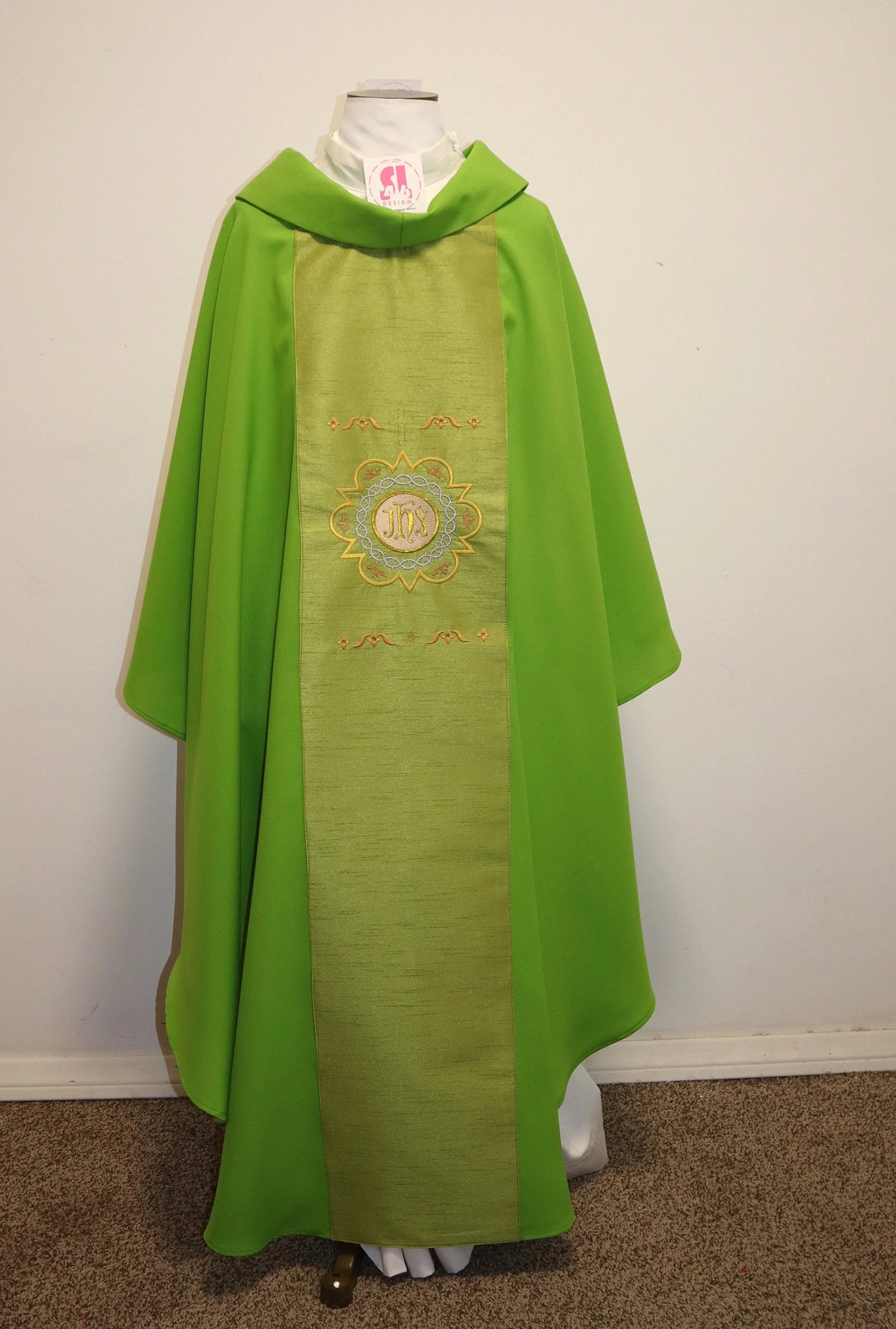 JHS Medallion - Chasuble + Stole Set.