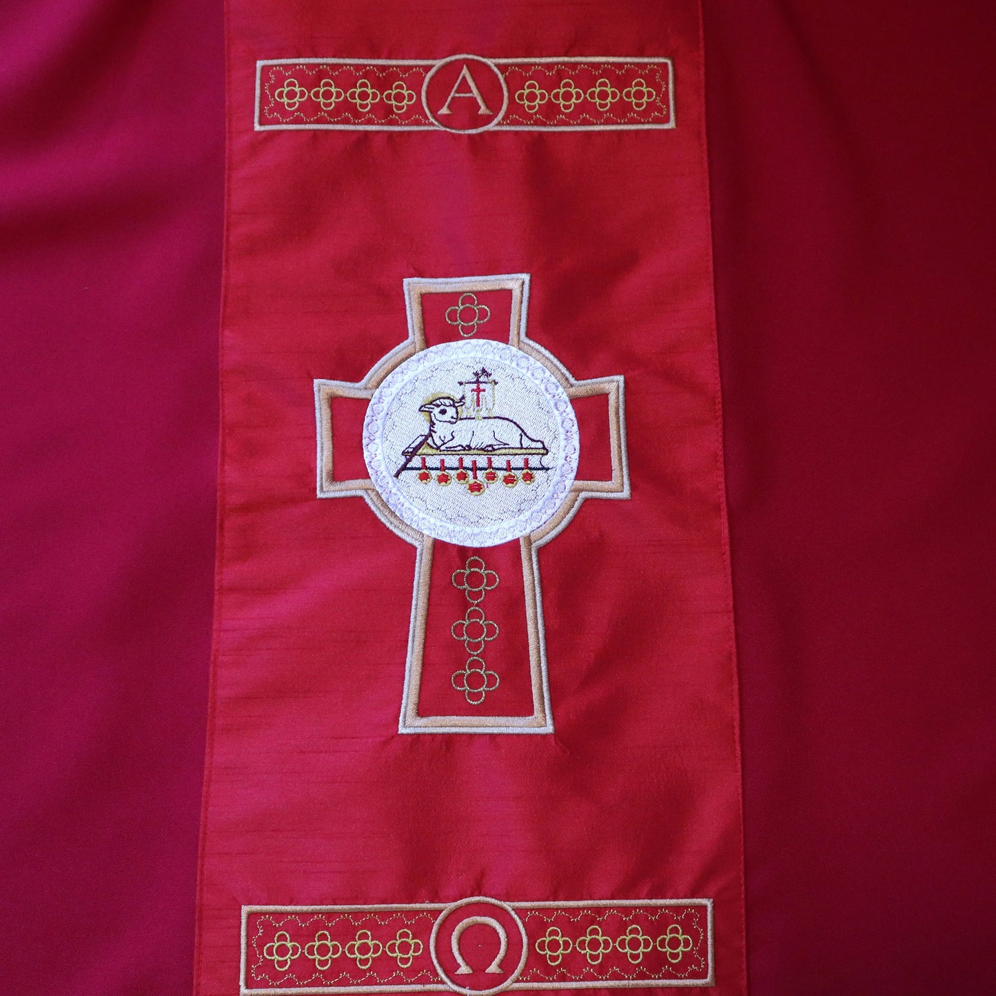 Lamb of God Cross - Chasuble and Stole Set
