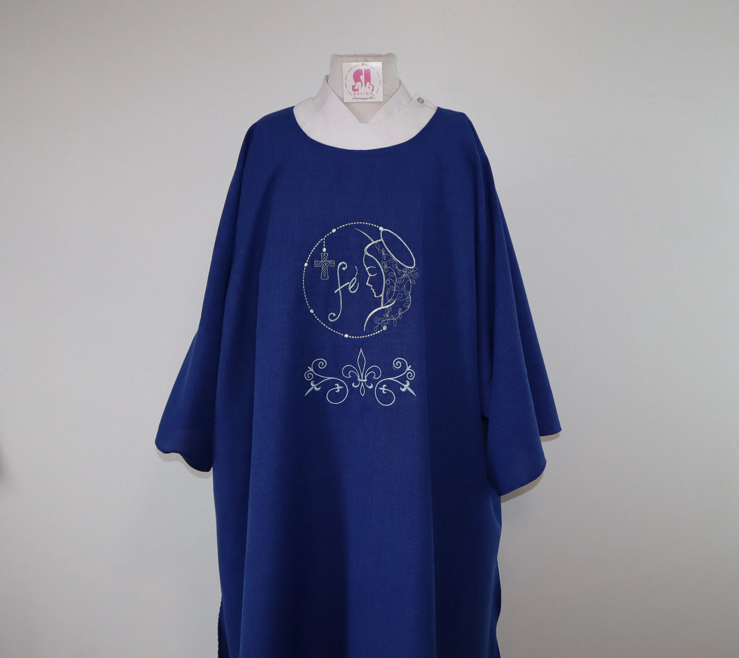 MARY MEDALLION - FE - Dalmatic