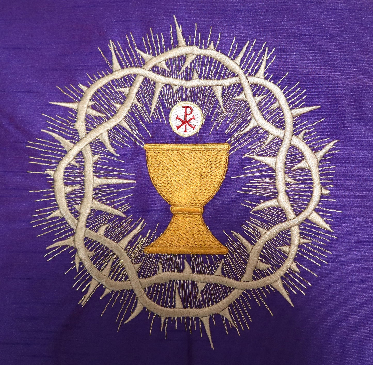 Sacred Heart - Chalice - IHS - Dalmatic + Stole Set.