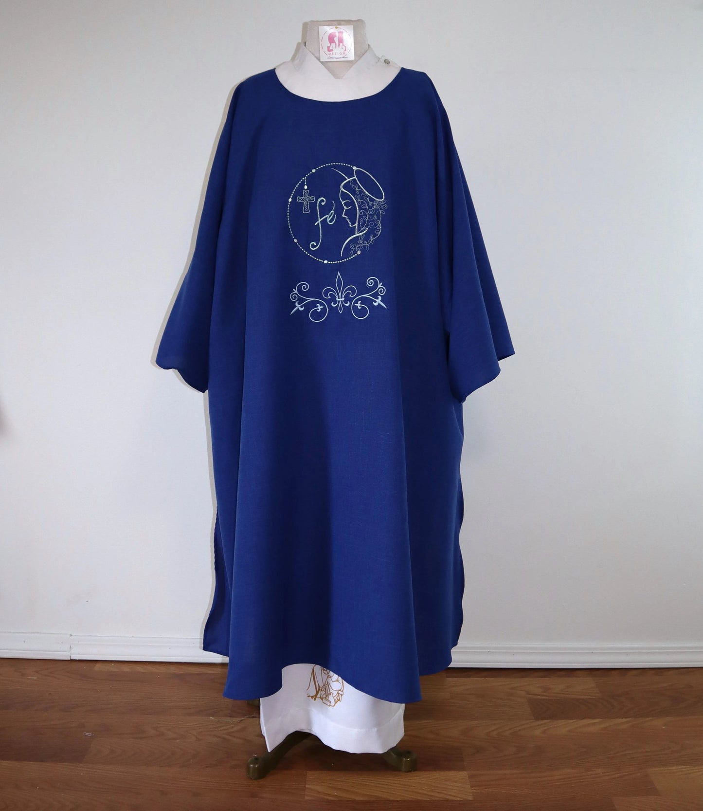 MARY MEDALLION - FE - Dalmatic