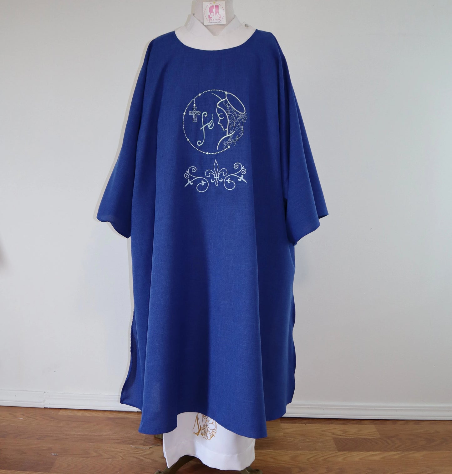 MARY MEDALLION - FE - Dalmatic
