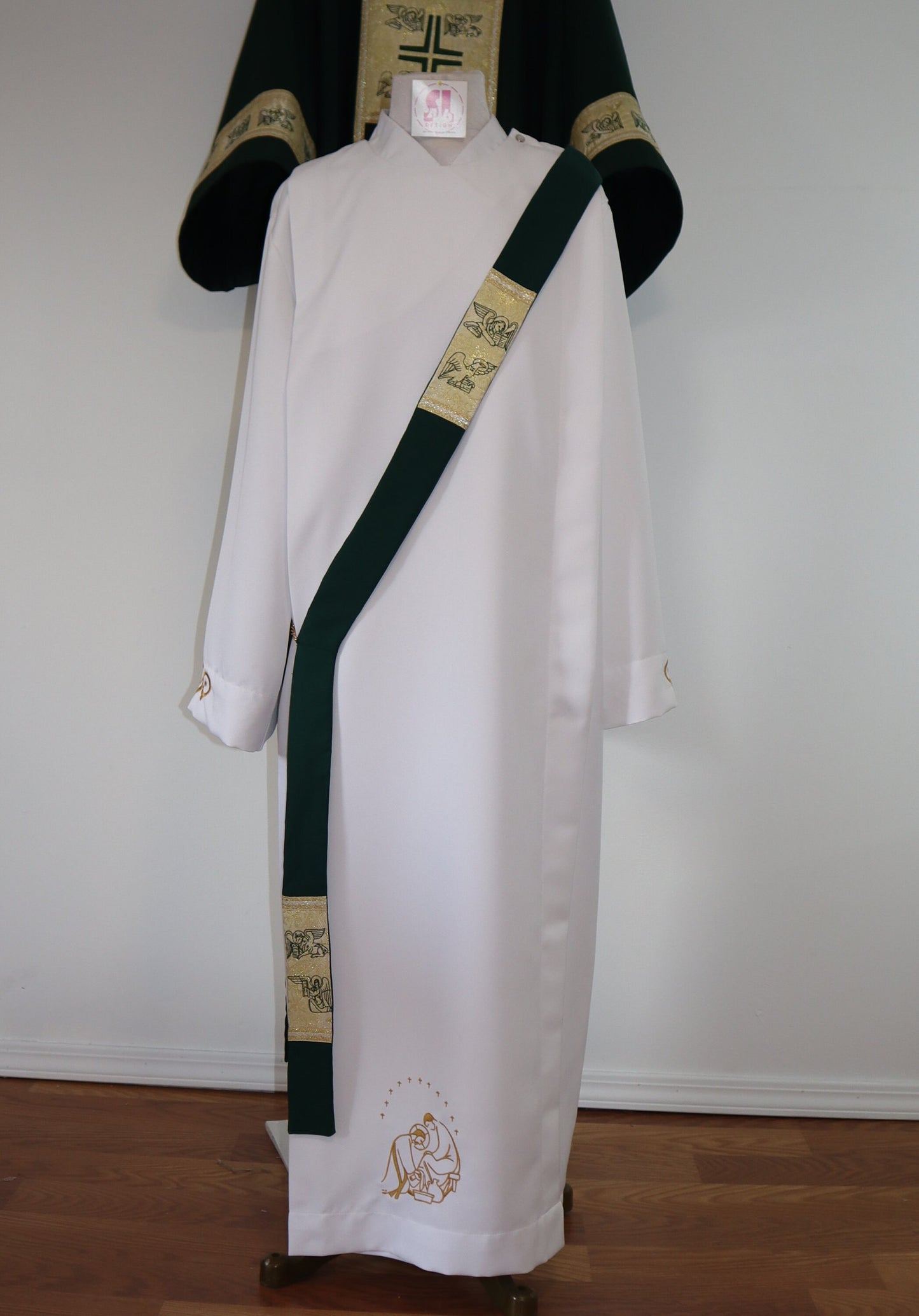 THE GOSPEL CROSS - Dalmatic + Travel Stole Set.