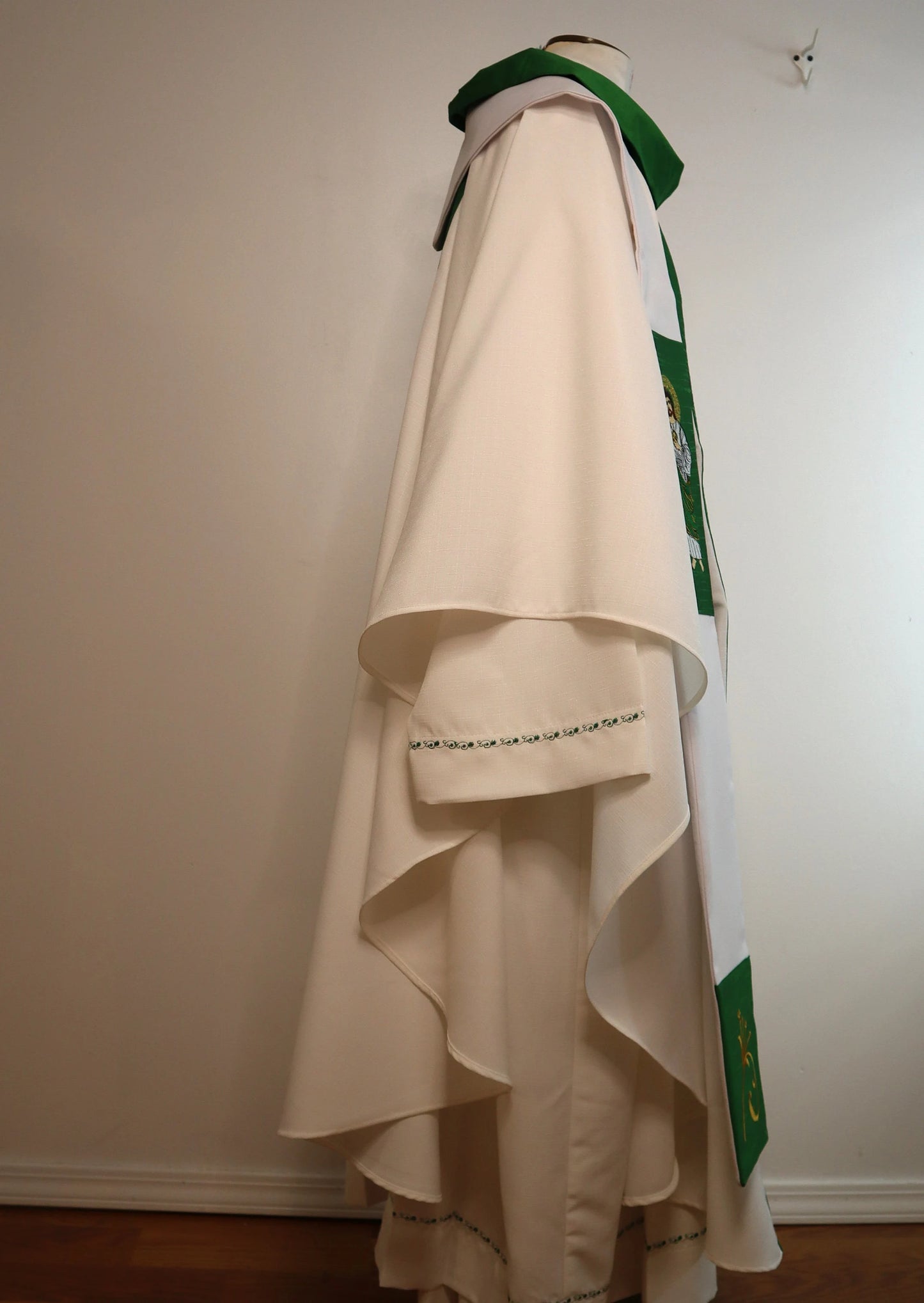 SAINT JUDE - Priest Set: Alb + Stole + Chasuble