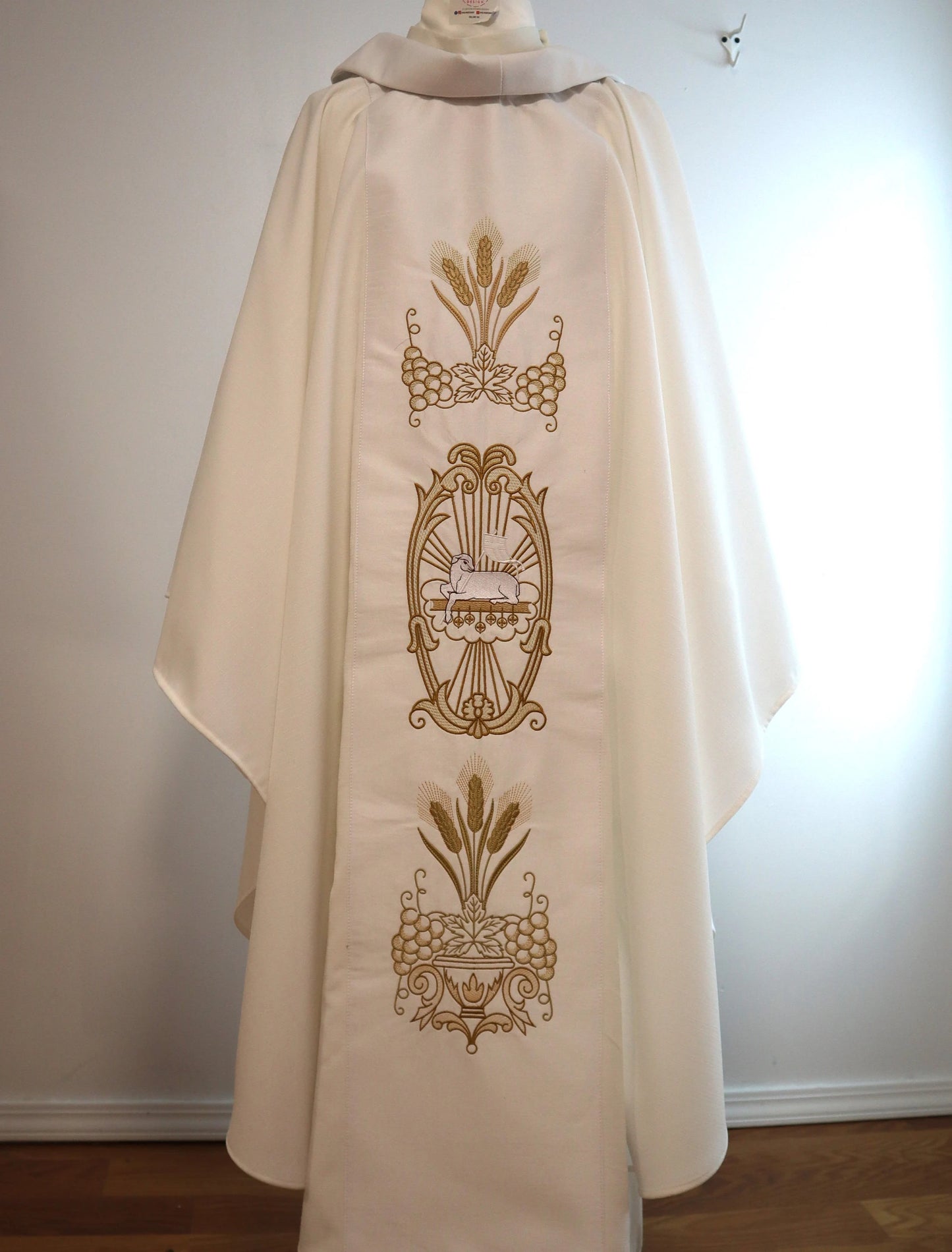 Lamb of the Lord - Chasuble + Stole Set