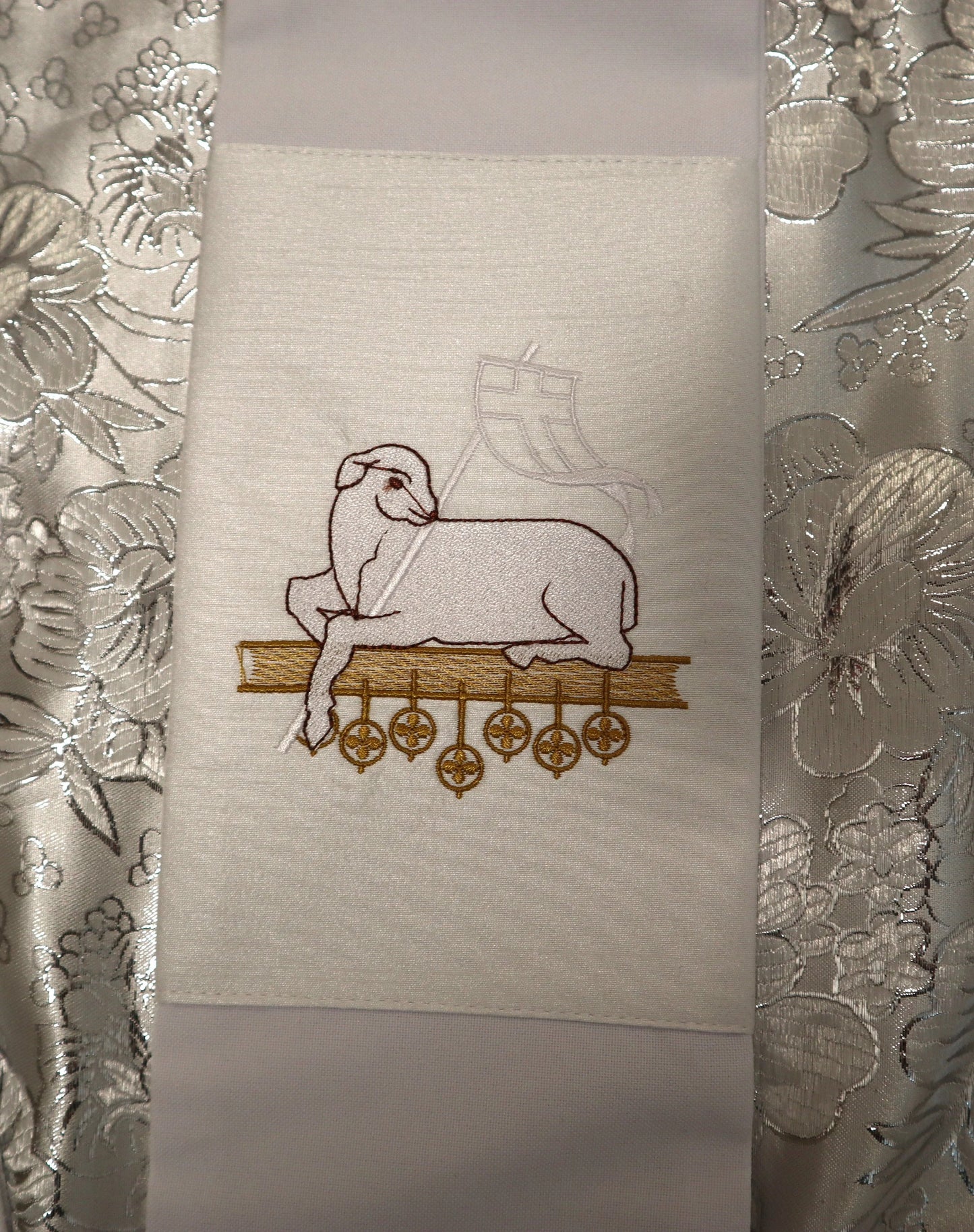 Lamb of the Lord - Chasuble + Stole Set