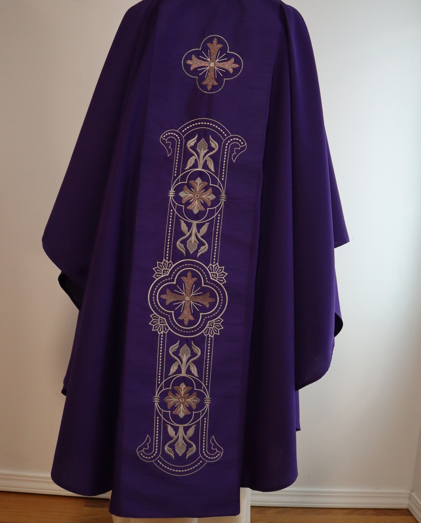 CROSS ORDINARY TIMES themed chasuble and stole set