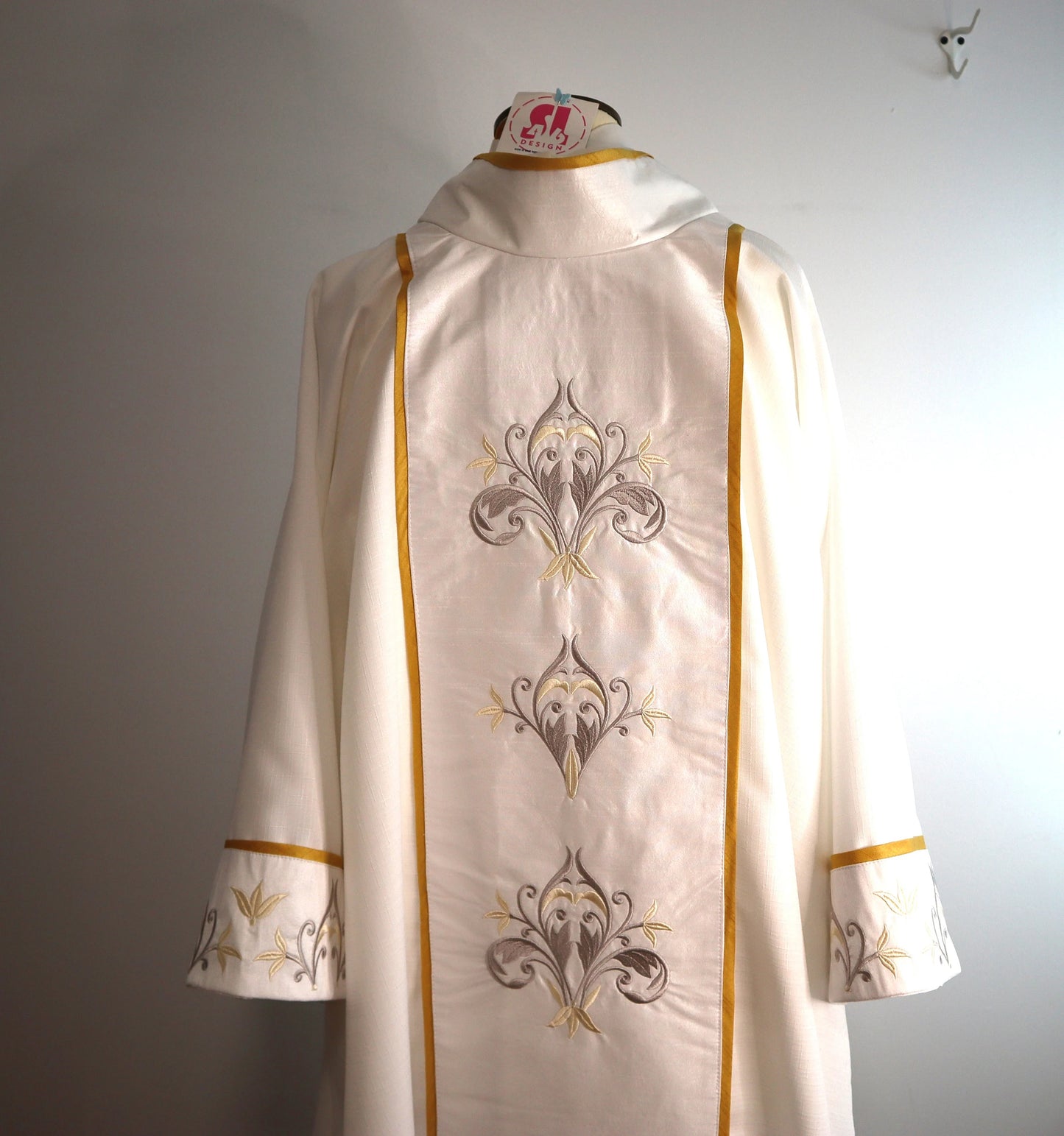 The Resurrection of Jesus - Dalmatic + Travel Stole Set