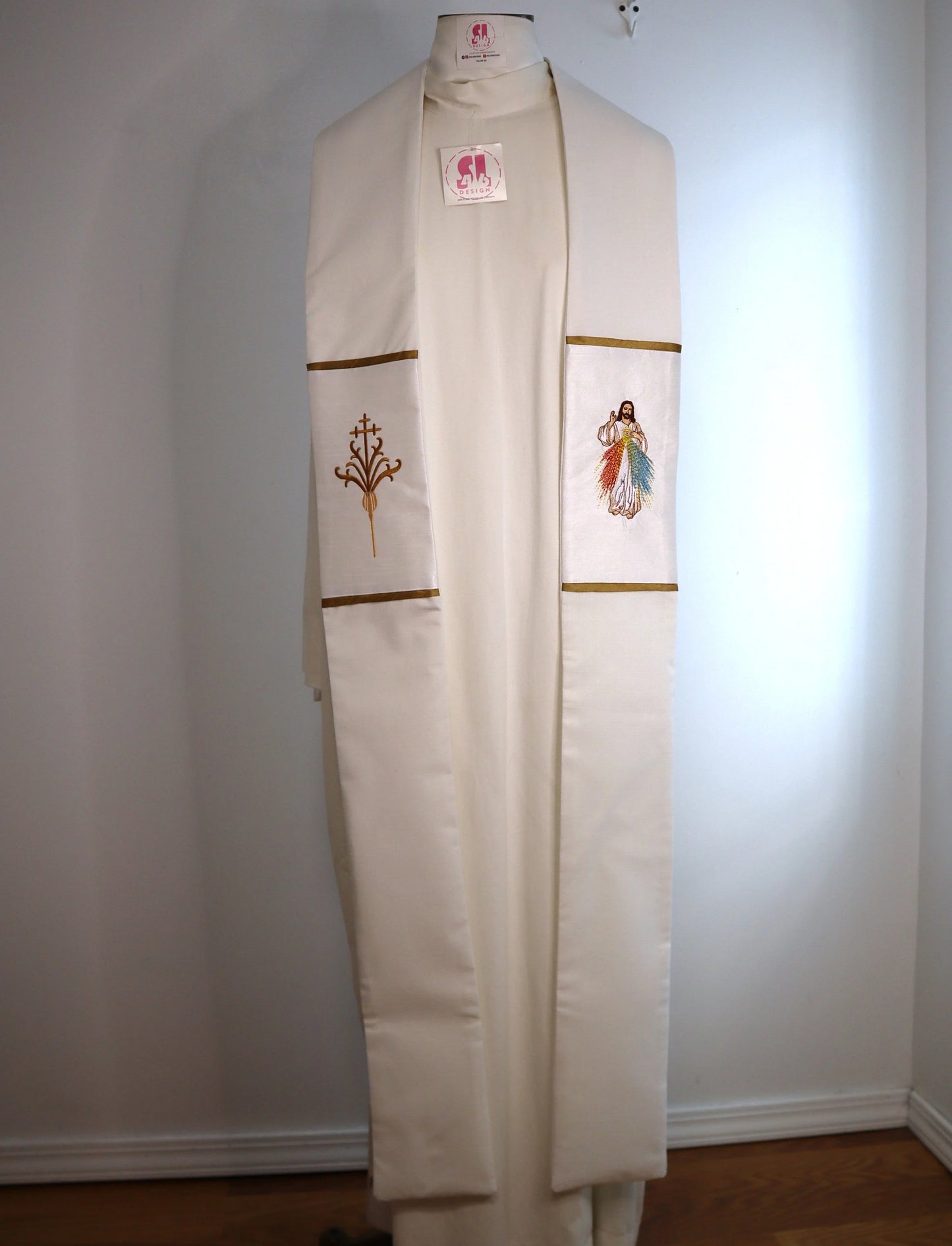 THE DIVINE MERCY - Chasuble + Stole Set