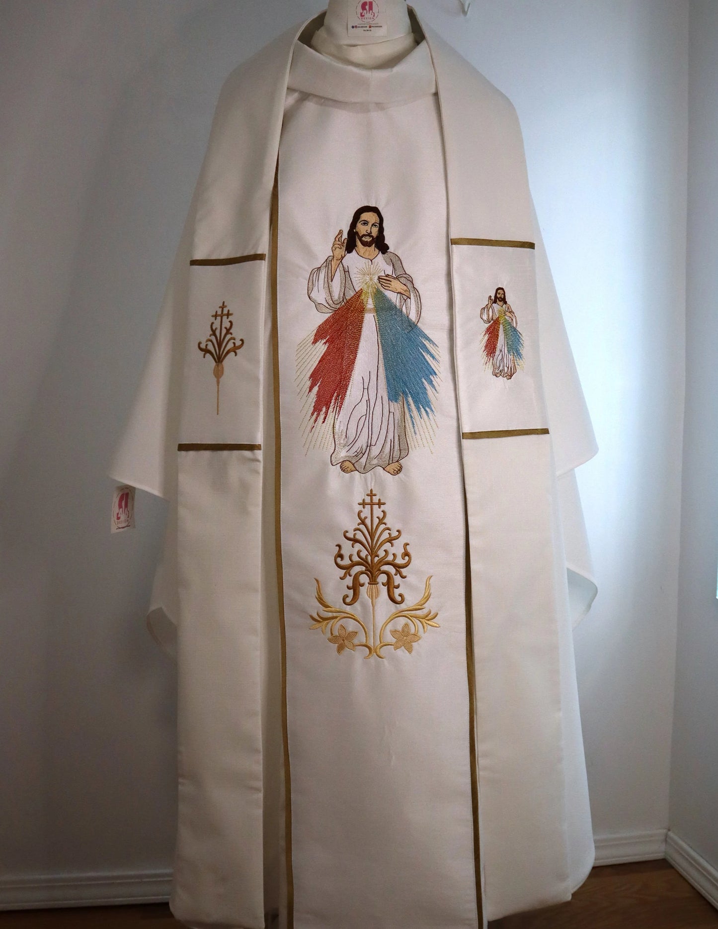 THE DIVINE MERCY - Chasuble + Stole Set