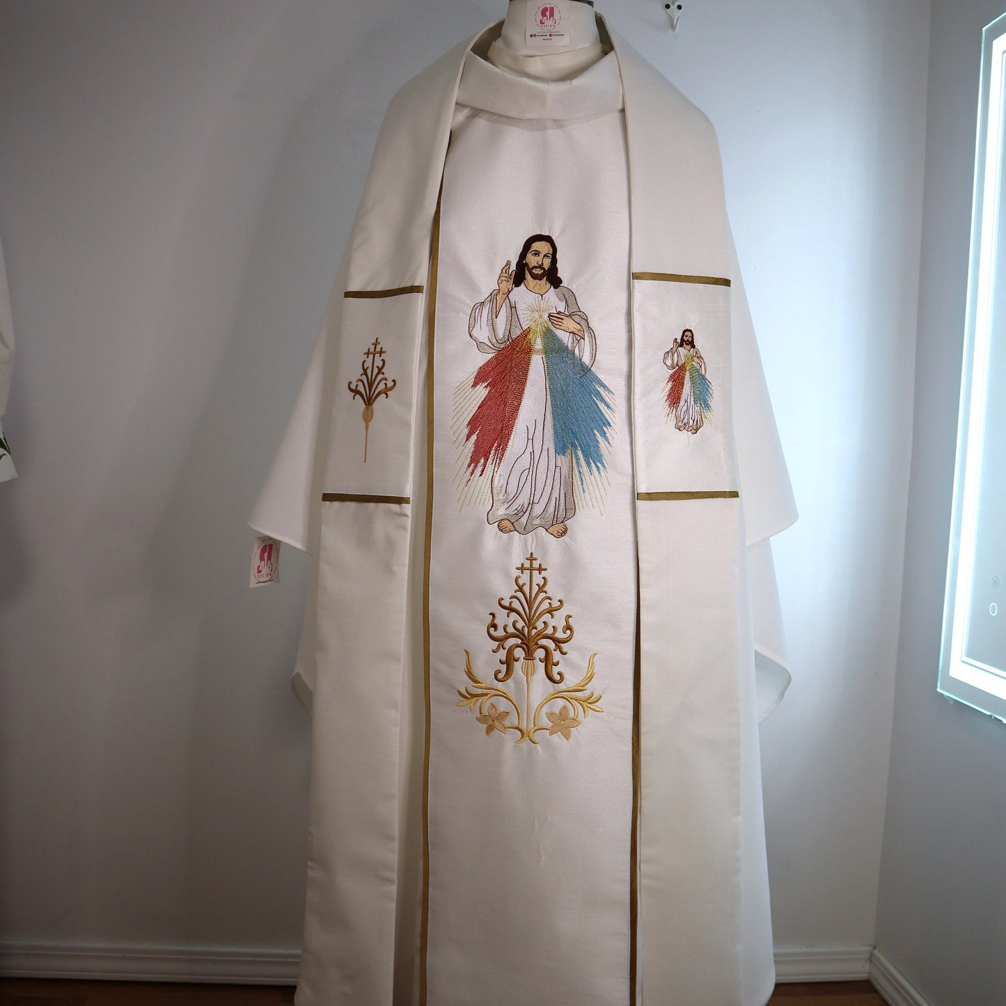 THE DIVINE MERCY - Chasuble + Stole Set