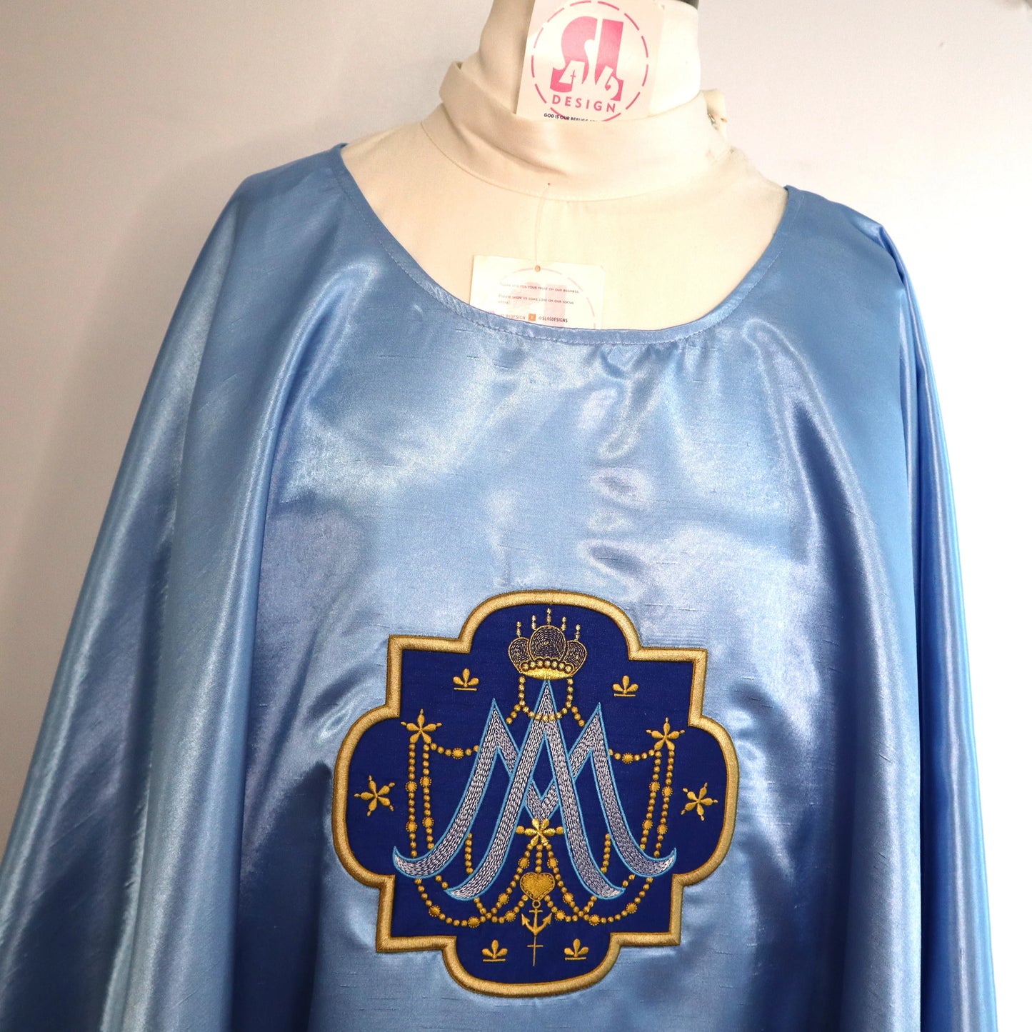 MARIAN MEDALLION - Chasuble and Stole Set.