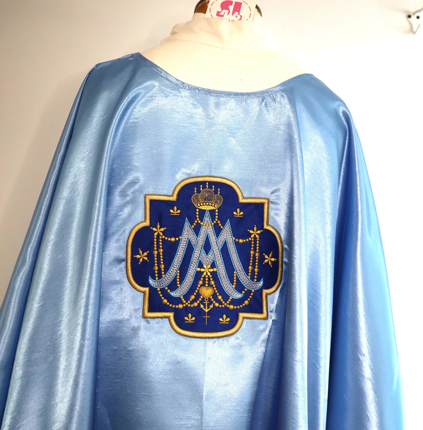 MARIAN MEDALLION - Chasuble and Stole Set.