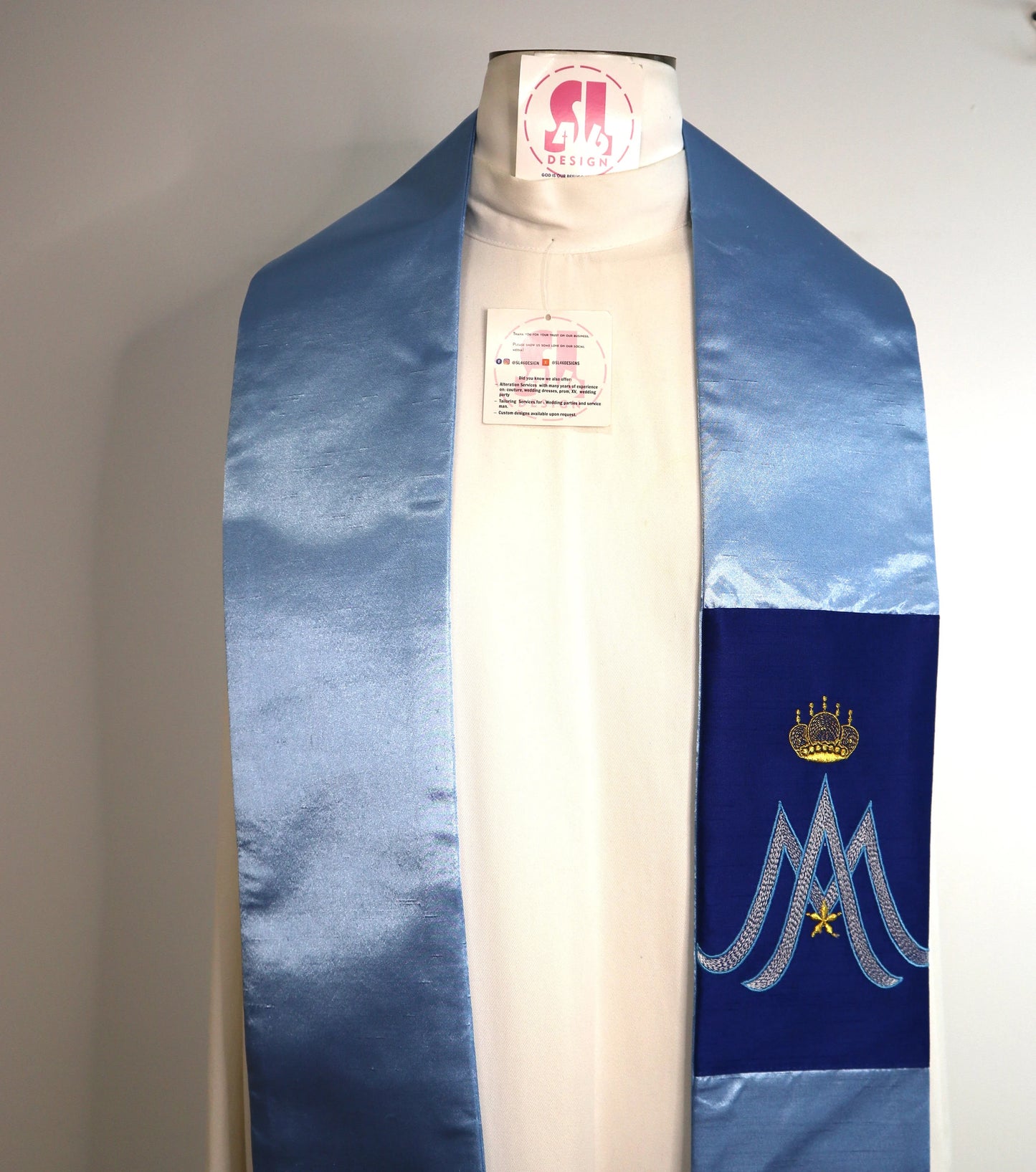 MARIAN MEDALLION - Chasuble and Stole Set.