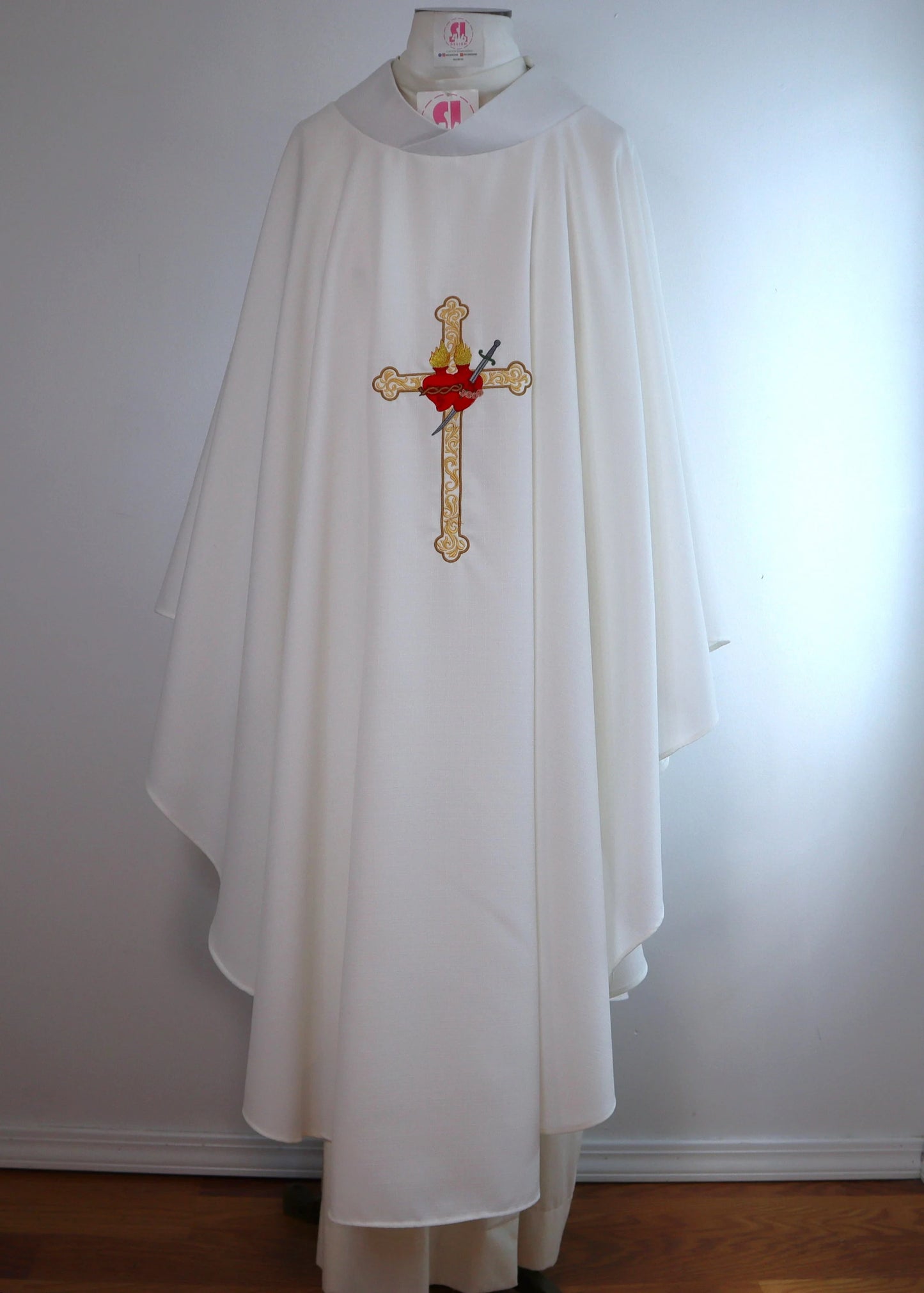 Sacred Heart of Jesus & Mary Cross - Chasuble + Stole Set.
