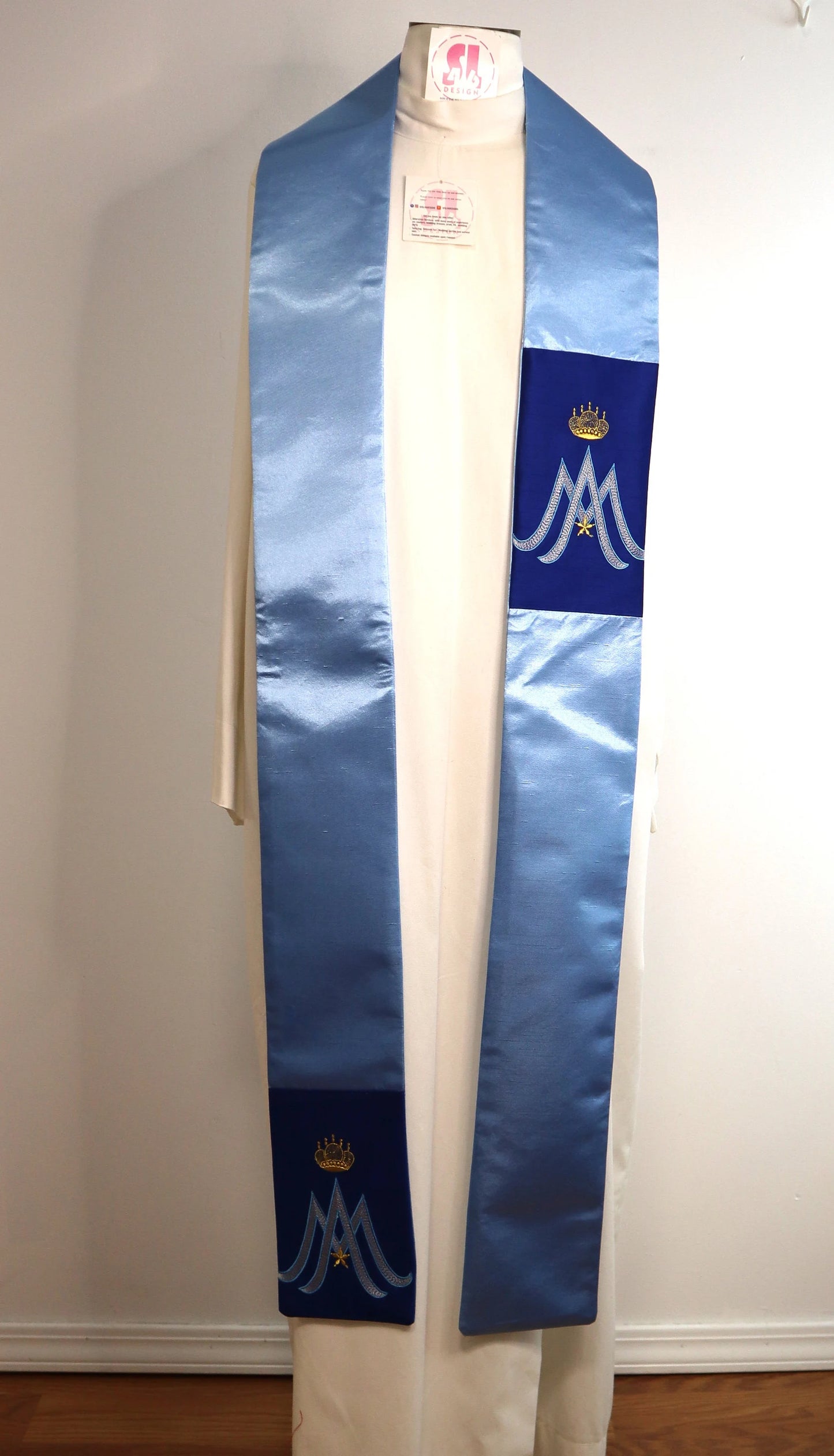 MARIAN MEDALLION - Chasuble and Stole Set.