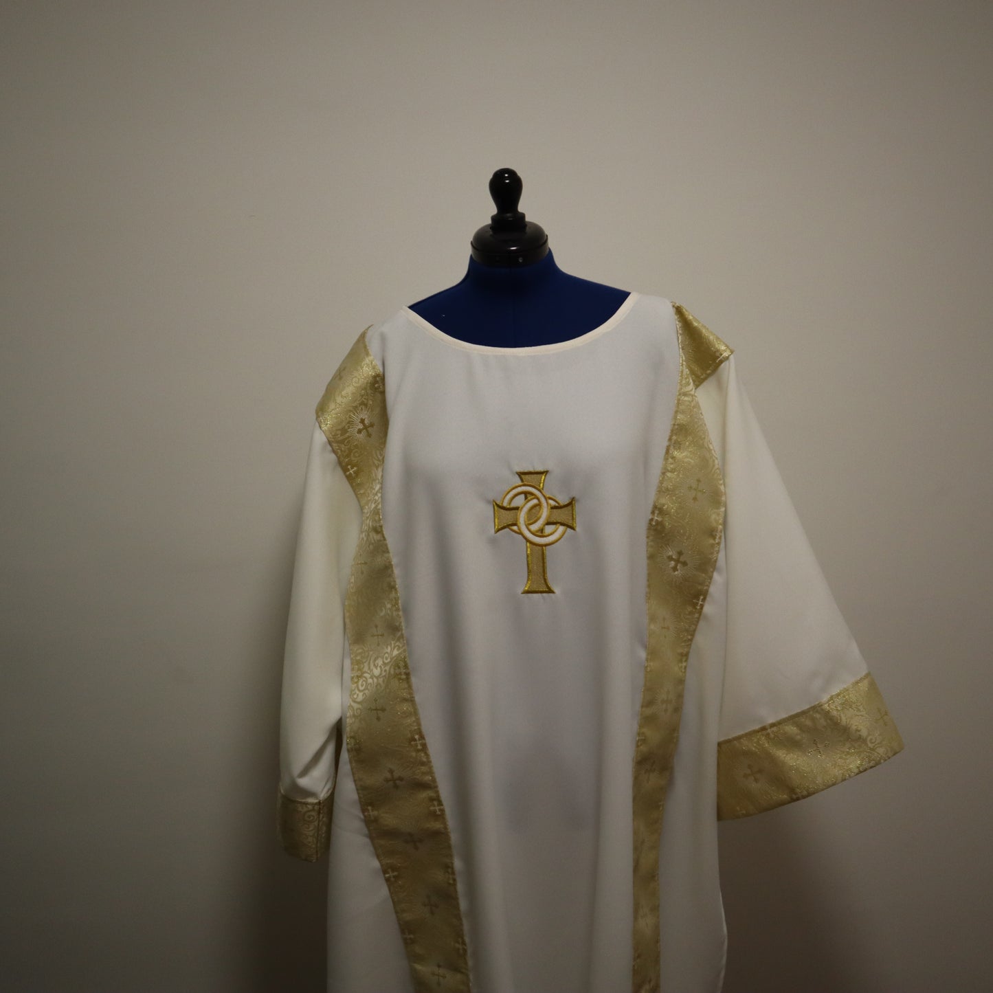 Cross with Wedding Rings - Dalmatic + Stole Set