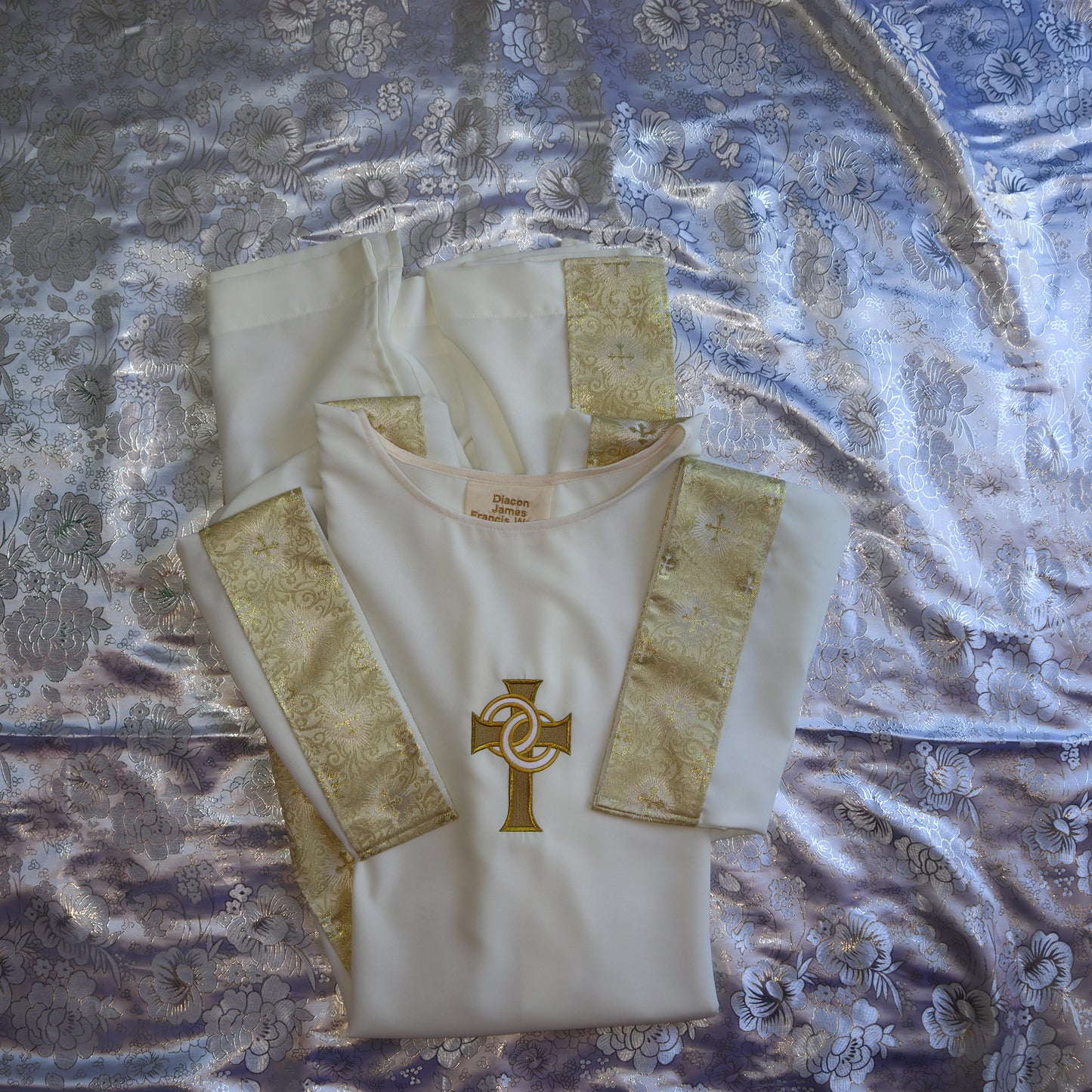 Cross with Wedding Rings - Dalmatic + Stole Set