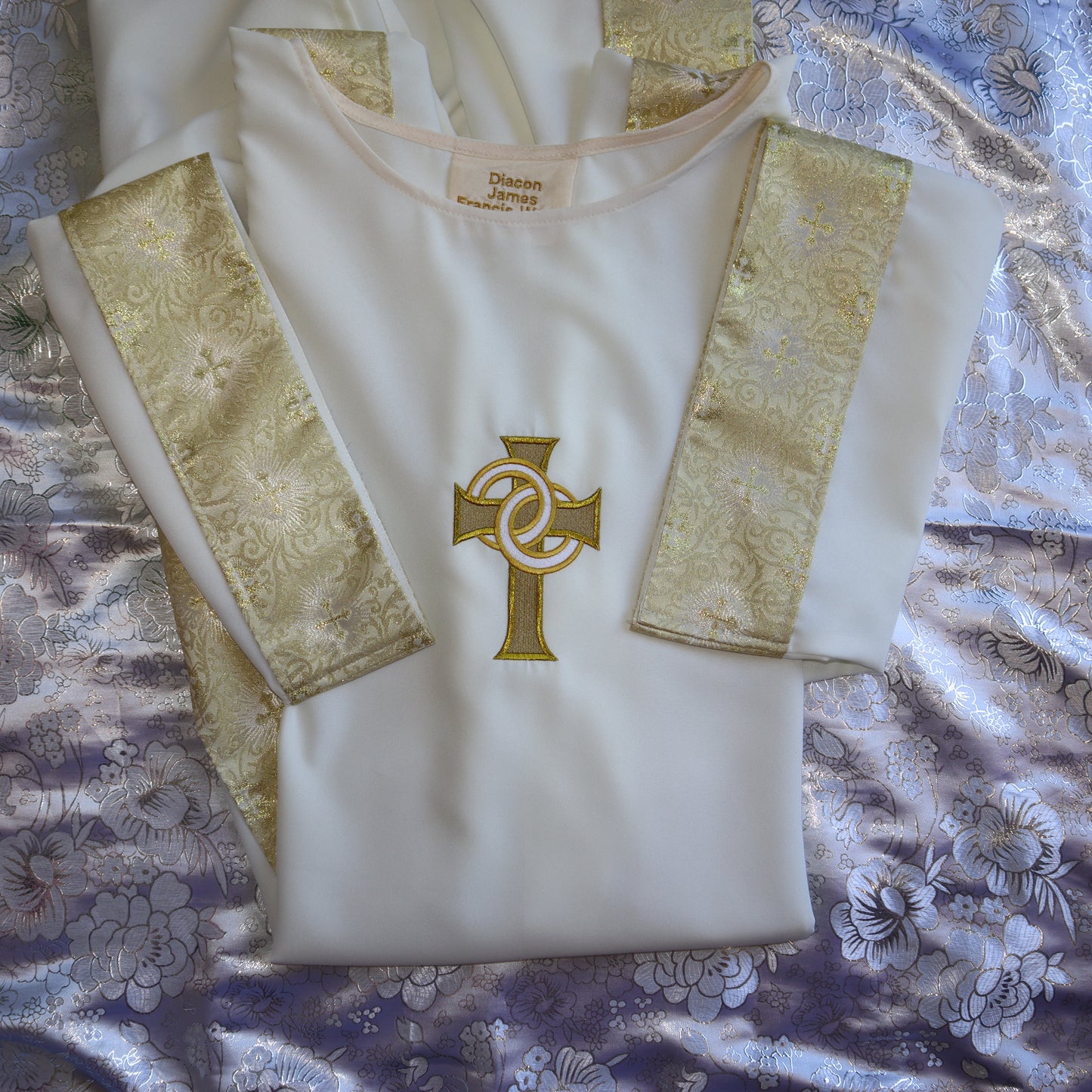 Cross with Wedding Rings - Dalmatic + Stole Set