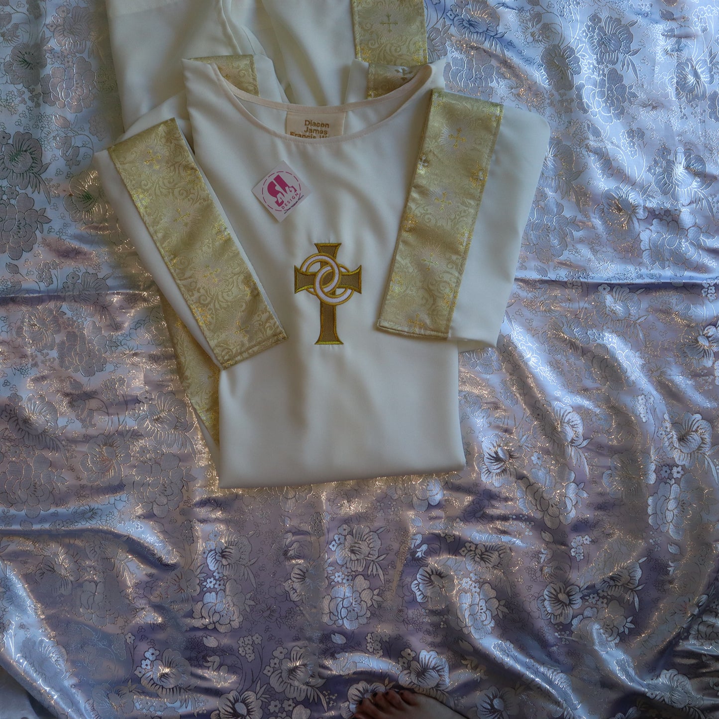 Cross with Wedding Rings - Dalmatic + Stole Set