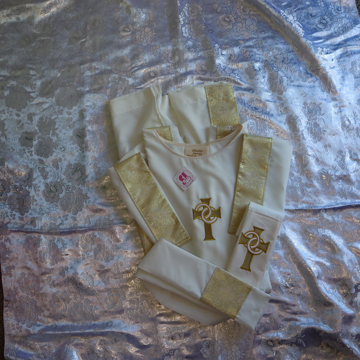 Cross with Wedding Rings - Dalmatic + Stole Set